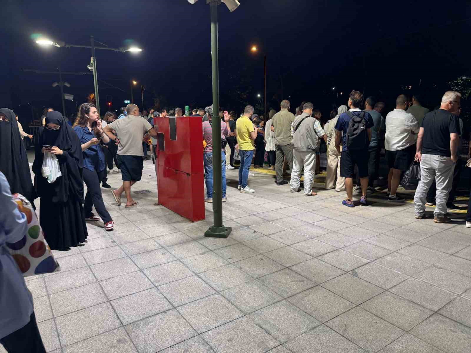 Florya’da Marmaray arızalandı, duraklarda yoğunluk oluştu
