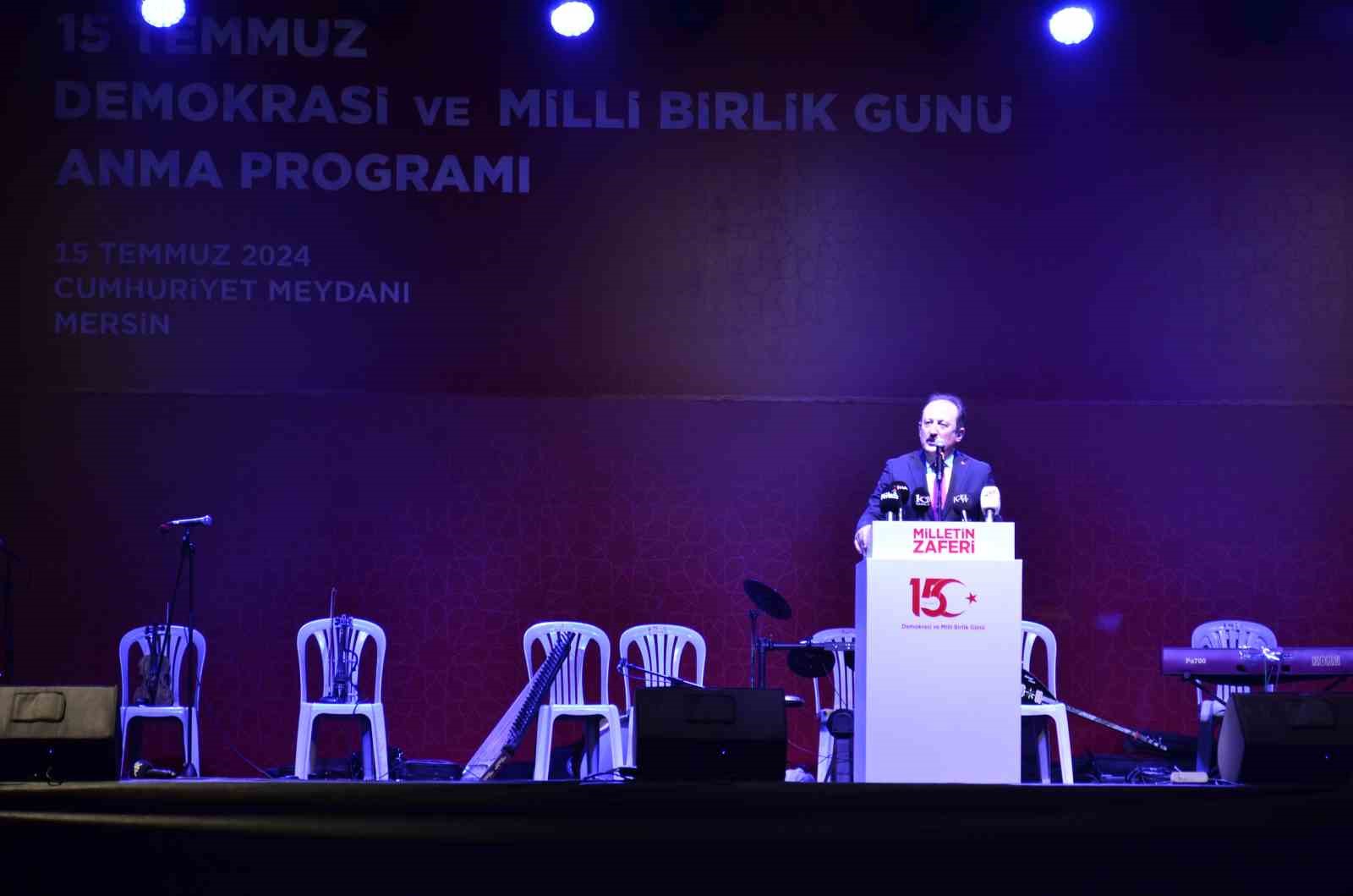 Mersin’de 15 Temmuz anma yürüyüşü düzenlendi, demokrasi nöbeti tutuldu
