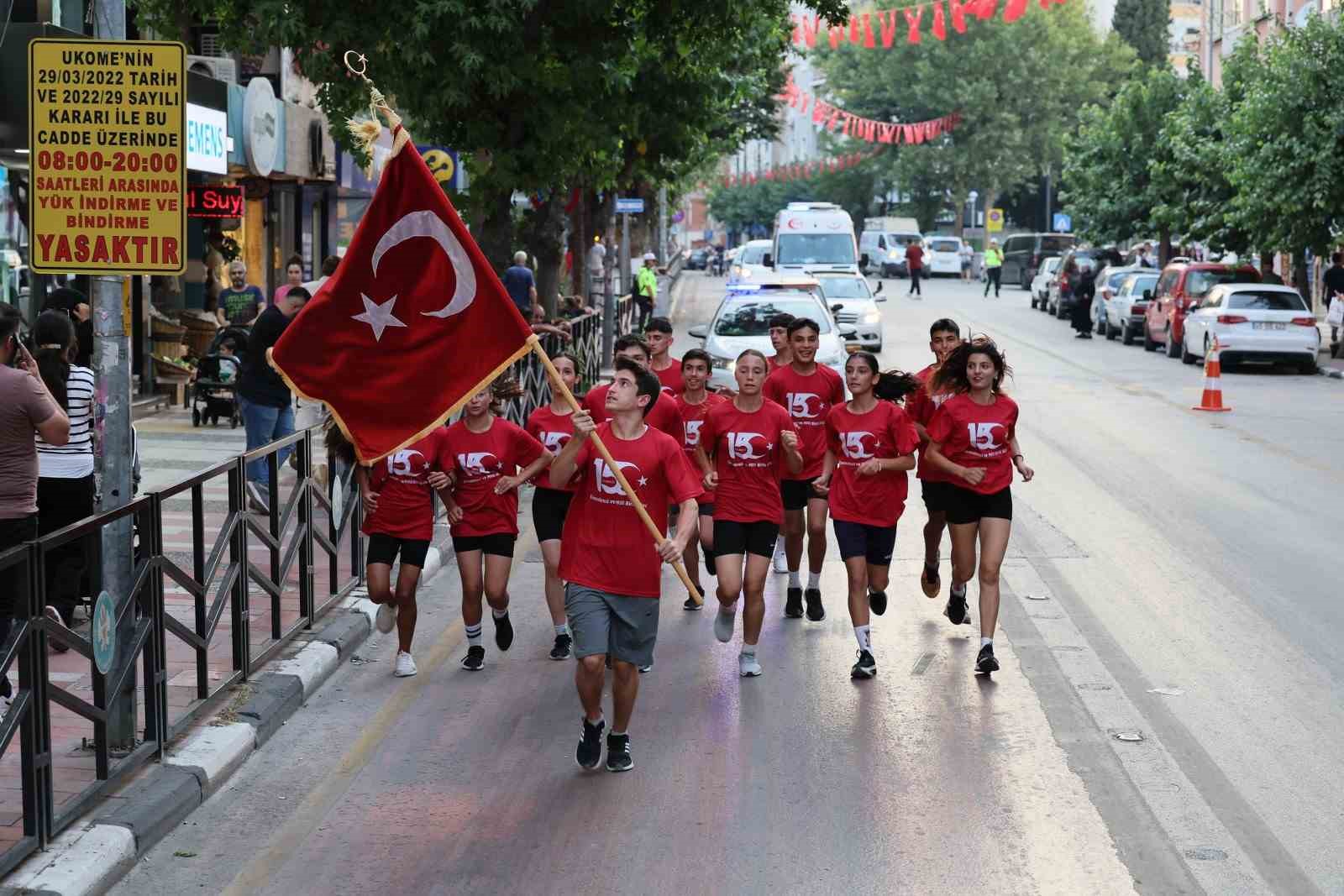 Manisa’da ‘15 Temmuz Sancak Koşusu’ büyük bir coşkuyla gerçekleştirildi
