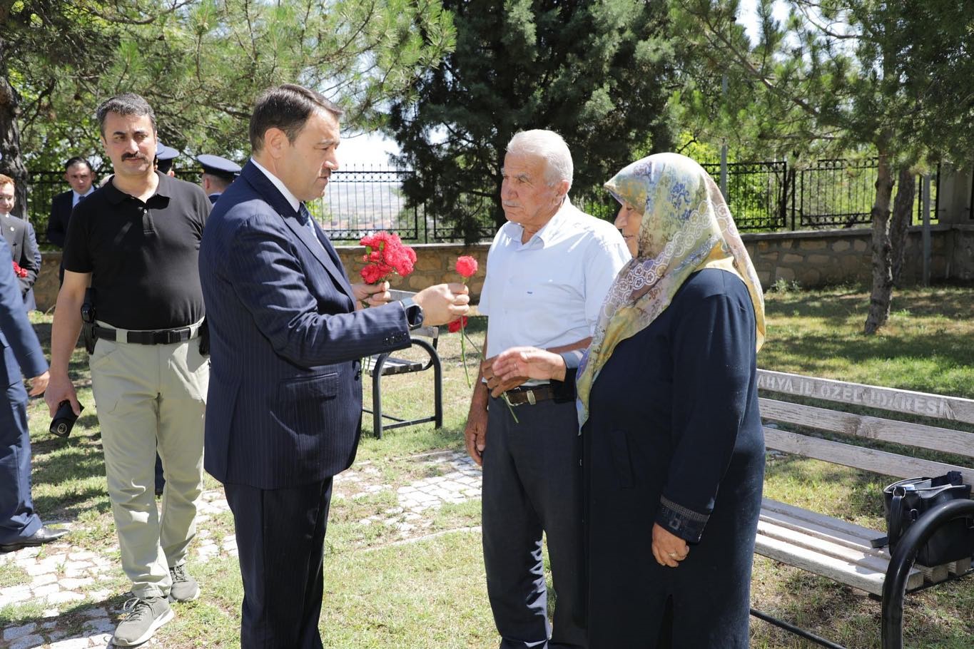 Kütahya’da şehitler kabirleri başında dualarla anıldı
