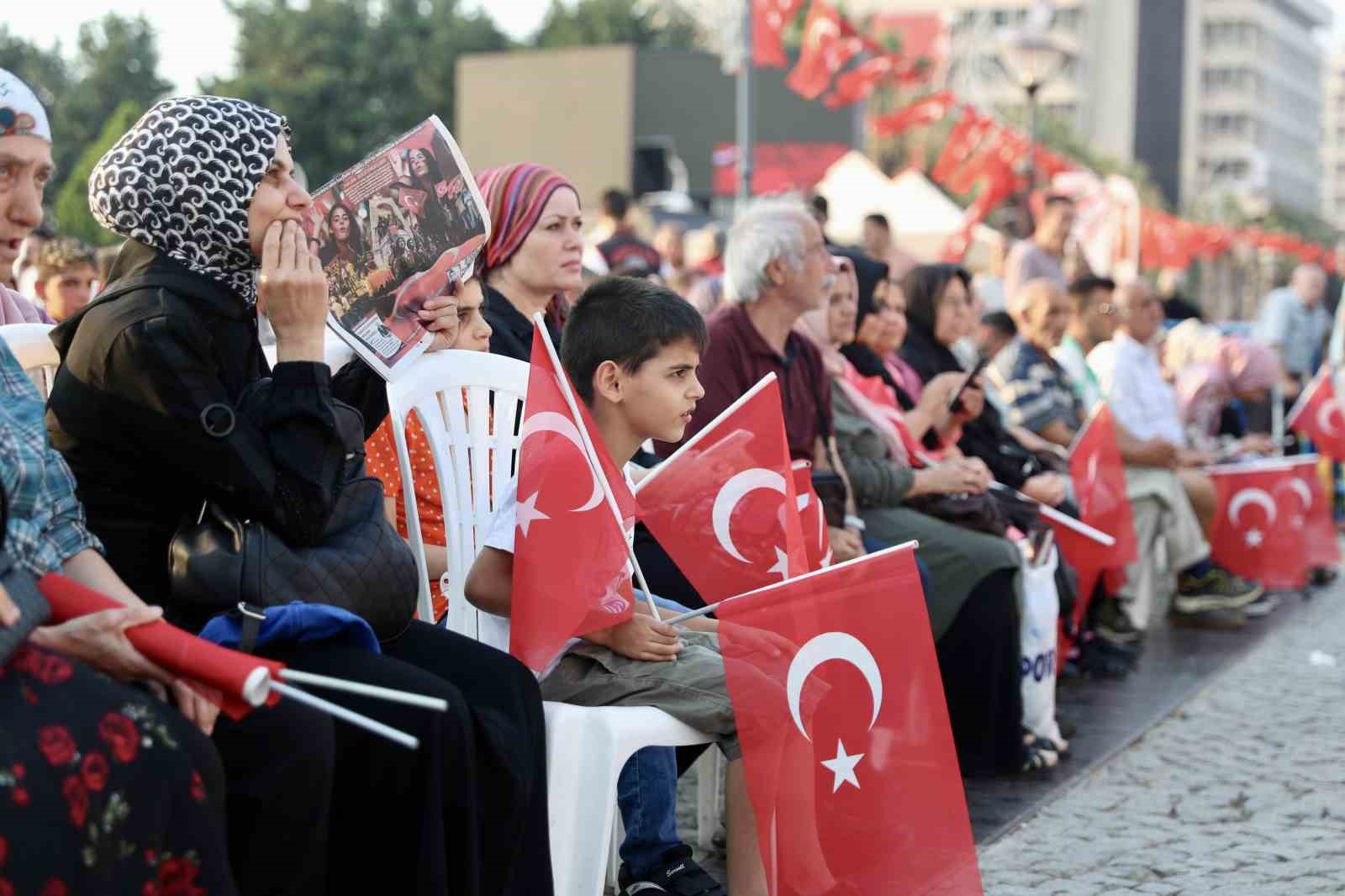 İzmir’de 15 Temmuz anması programı gerçekleşti
