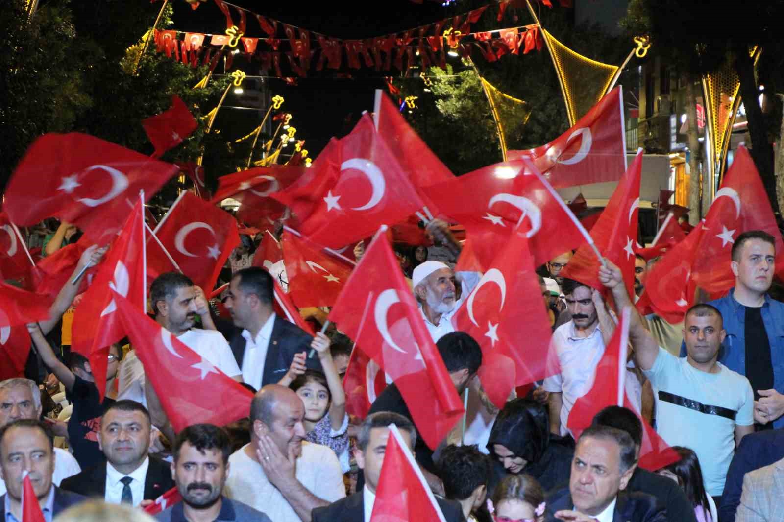 Bingöl’de ‘15 Temmuz Demokrasi ve Birlik Günü’ nöbeti tutuldu
