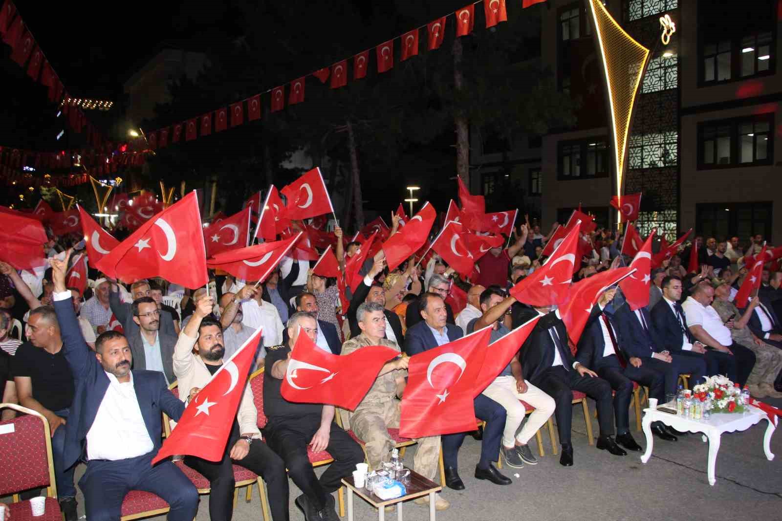 Bingöl’de ‘15 Temmuz Demokrasi ve Birlik Günü’ nöbeti tutuldu
