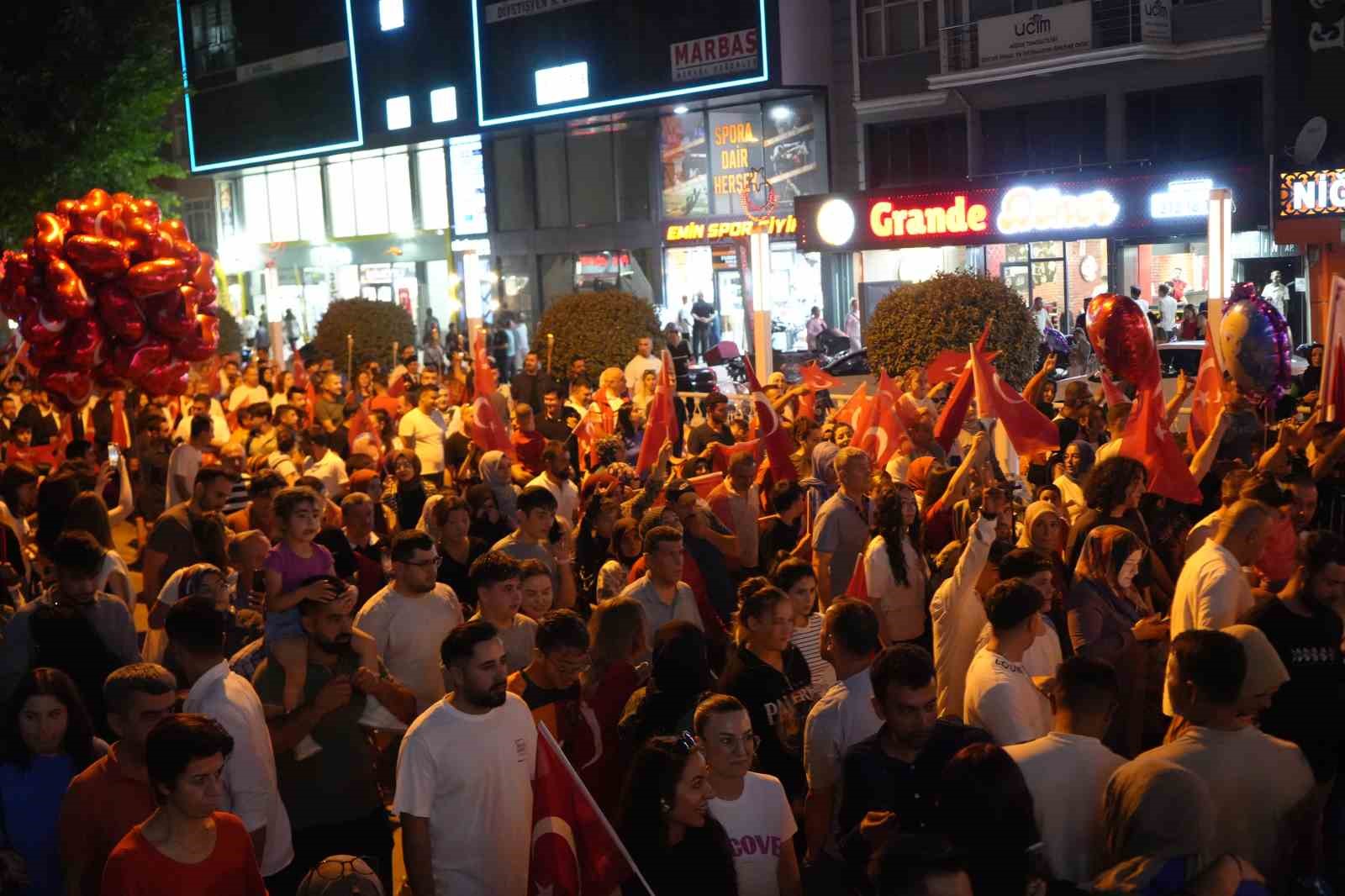 Niğde’de 15 Temmuz fener alayı
