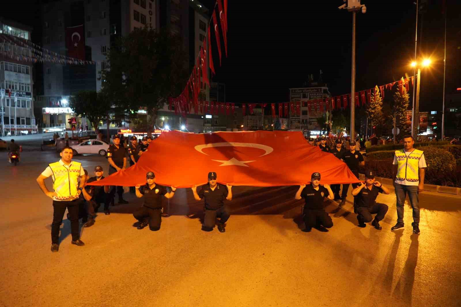 Niğde’de 15 Temmuz fener alayı
