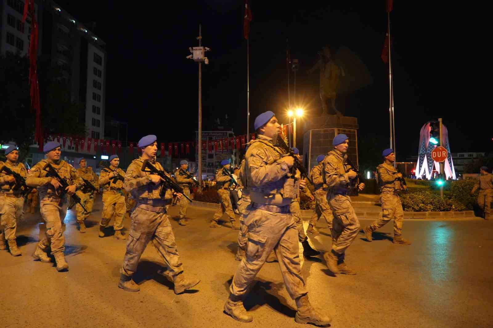 Niğde’de 15 Temmuz fener alayı
