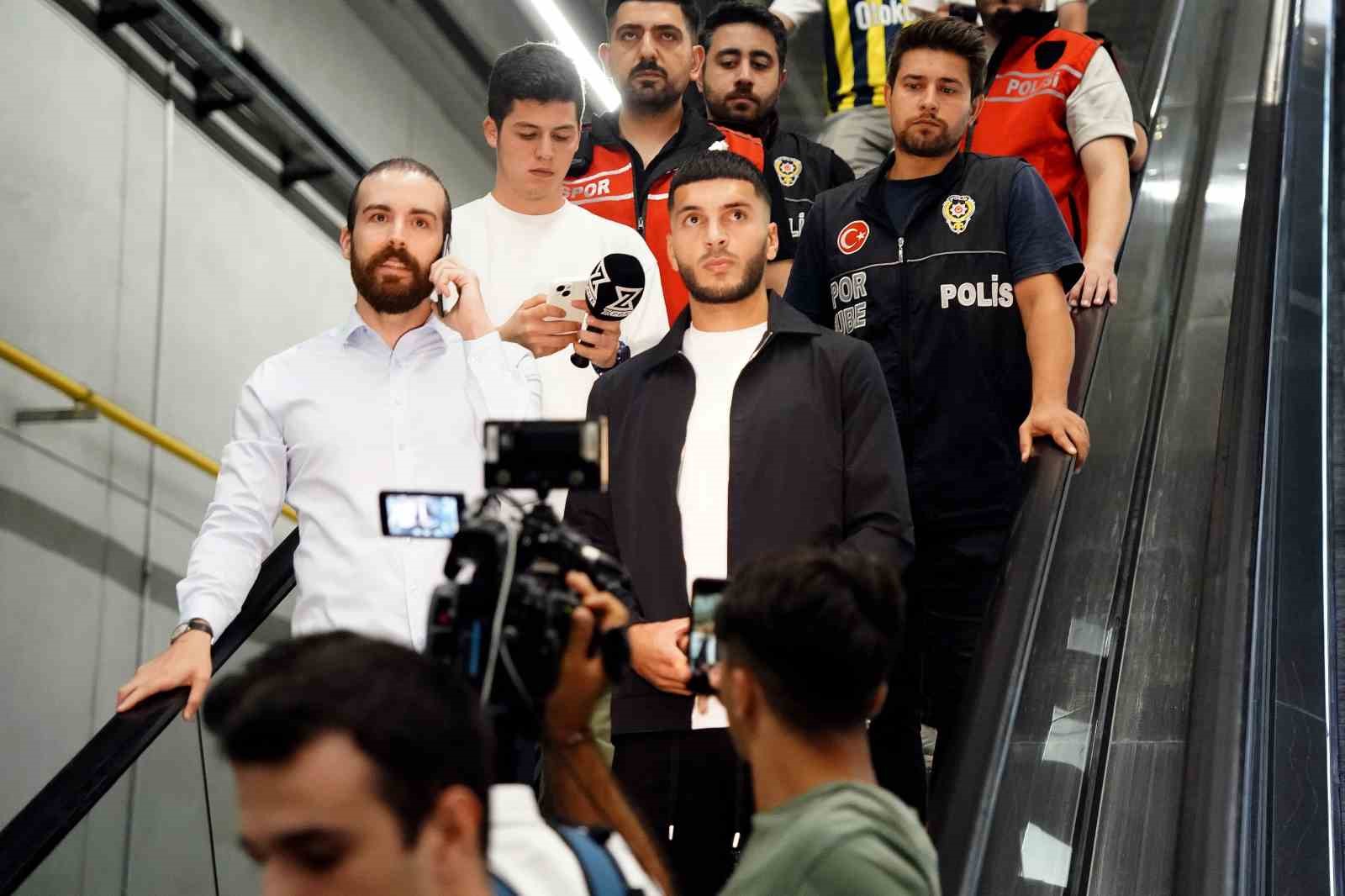 Fenerbahçe’nin yeni transferi Oğuz Aydın, İstanbul’a geldi
