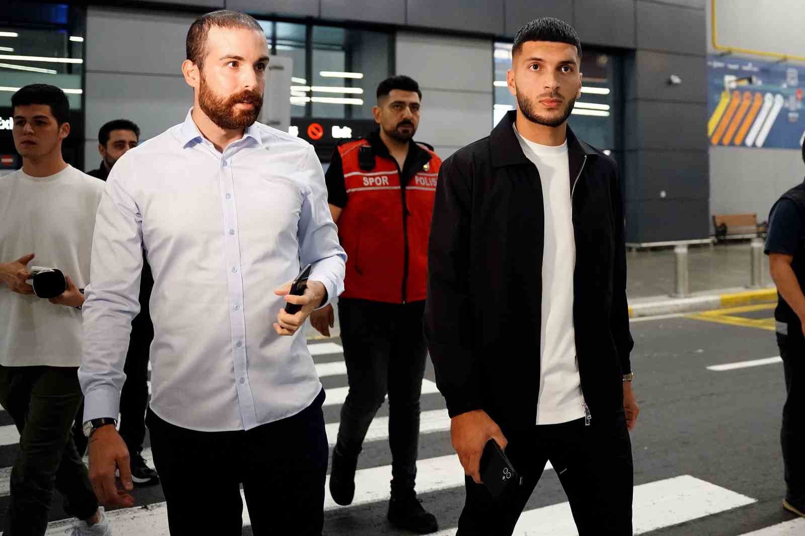 Fenerbahçe’nin yeni transferi Oğuz Aydın, İstanbul’a geldi
