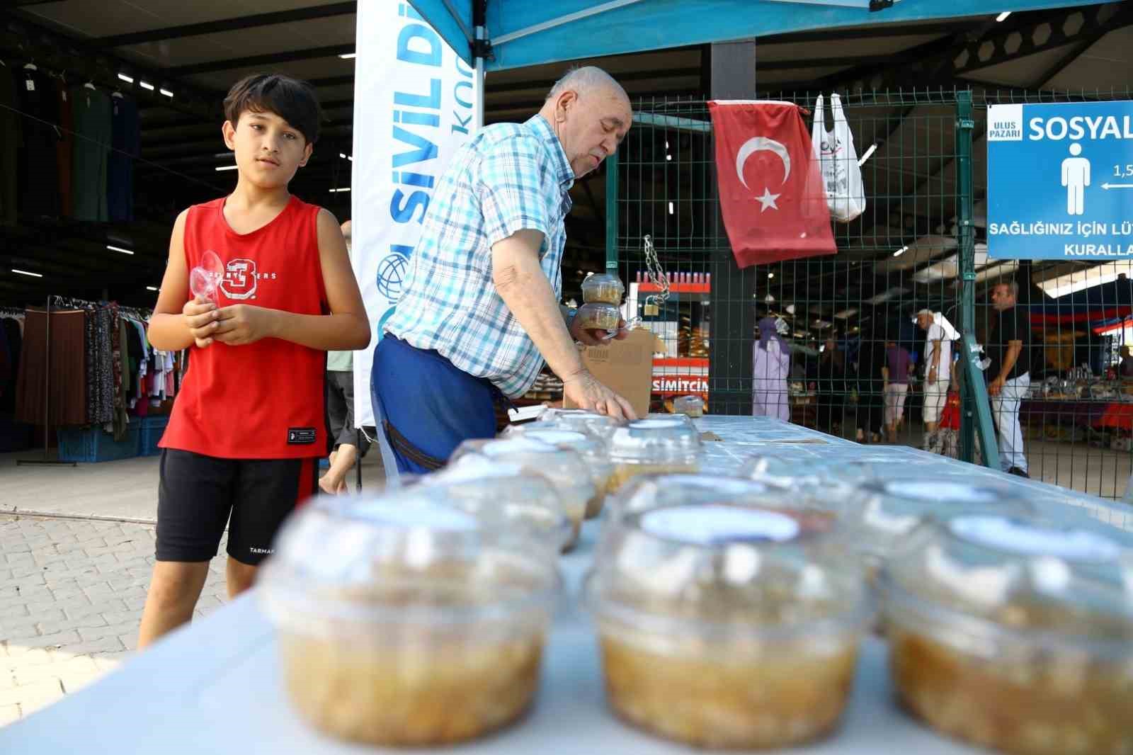 Aşure dağıtımı başladı
