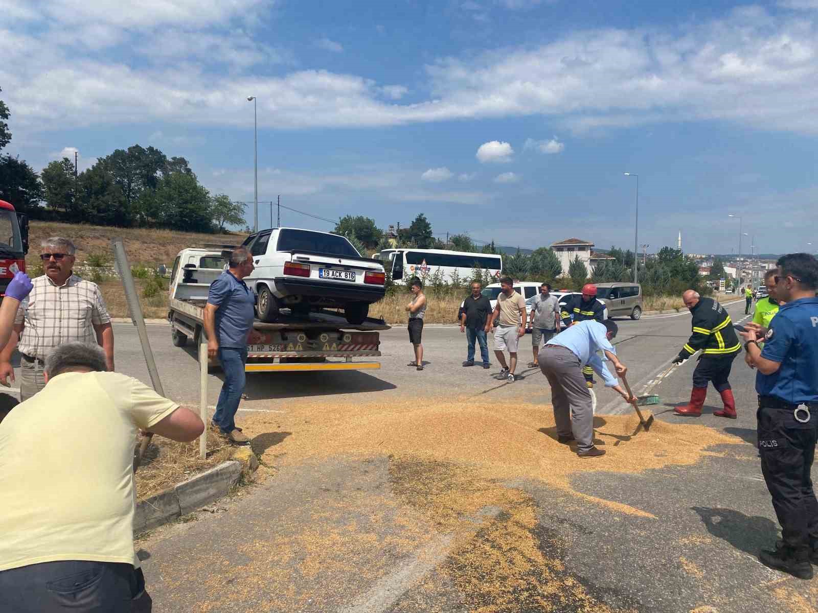 Samsun’da traktör ile otomobil çapıştı: 3 yaralı
