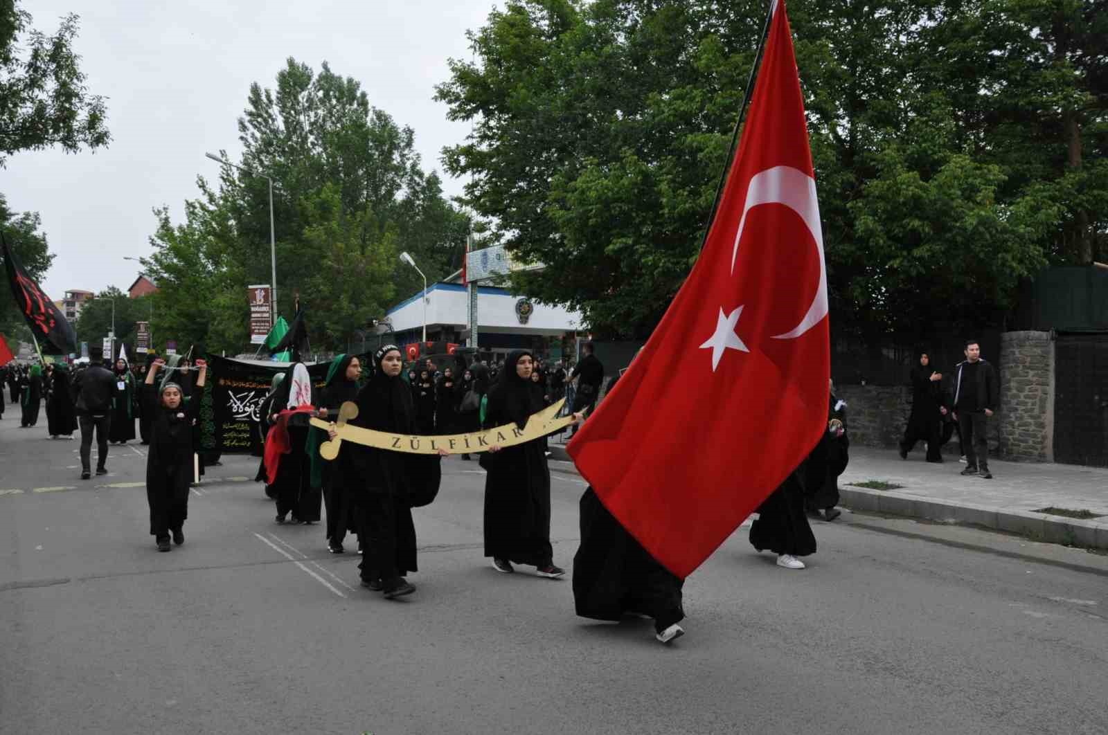 Kars’ta Kerbela şehitlerine ağıtlar yakıldı
