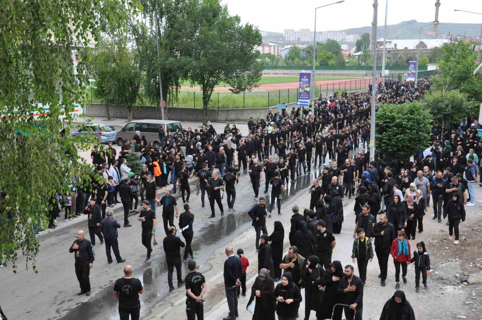 Kars’ta Kerbela şehitlerine ağıtlar yakıldı
