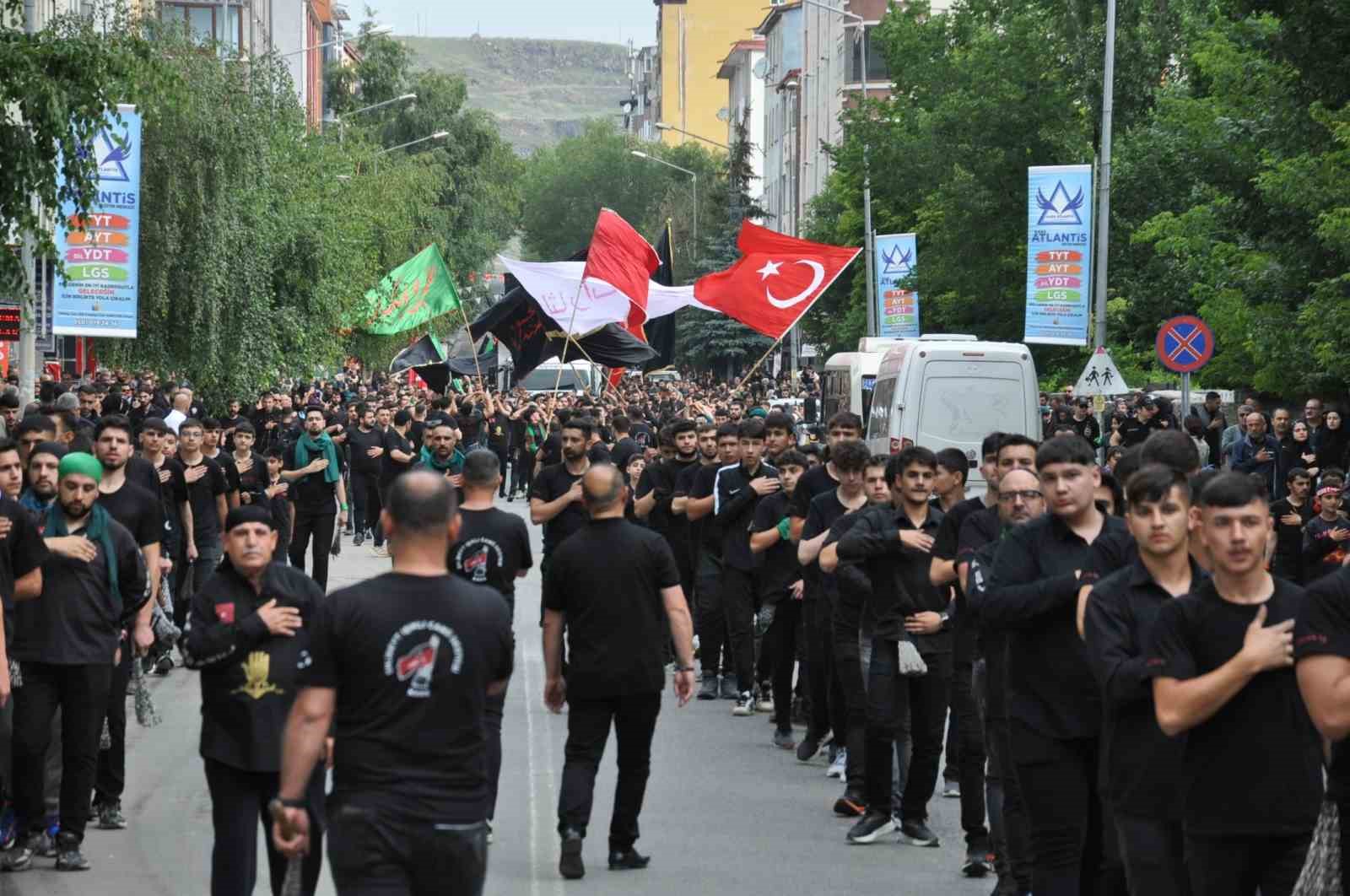 Kars’ta Kerbela şehitlerine ağıtlar yakıldı
