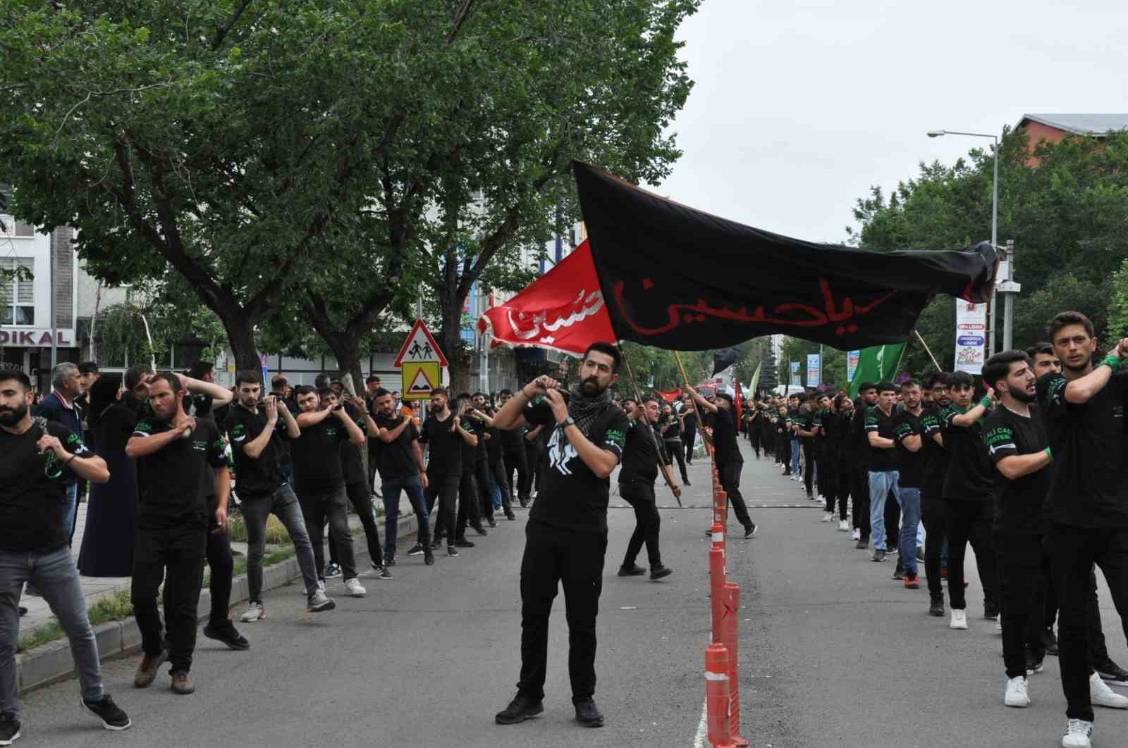 Kars’ta Kerbela şehitlerine ağıtlar yakıldı
