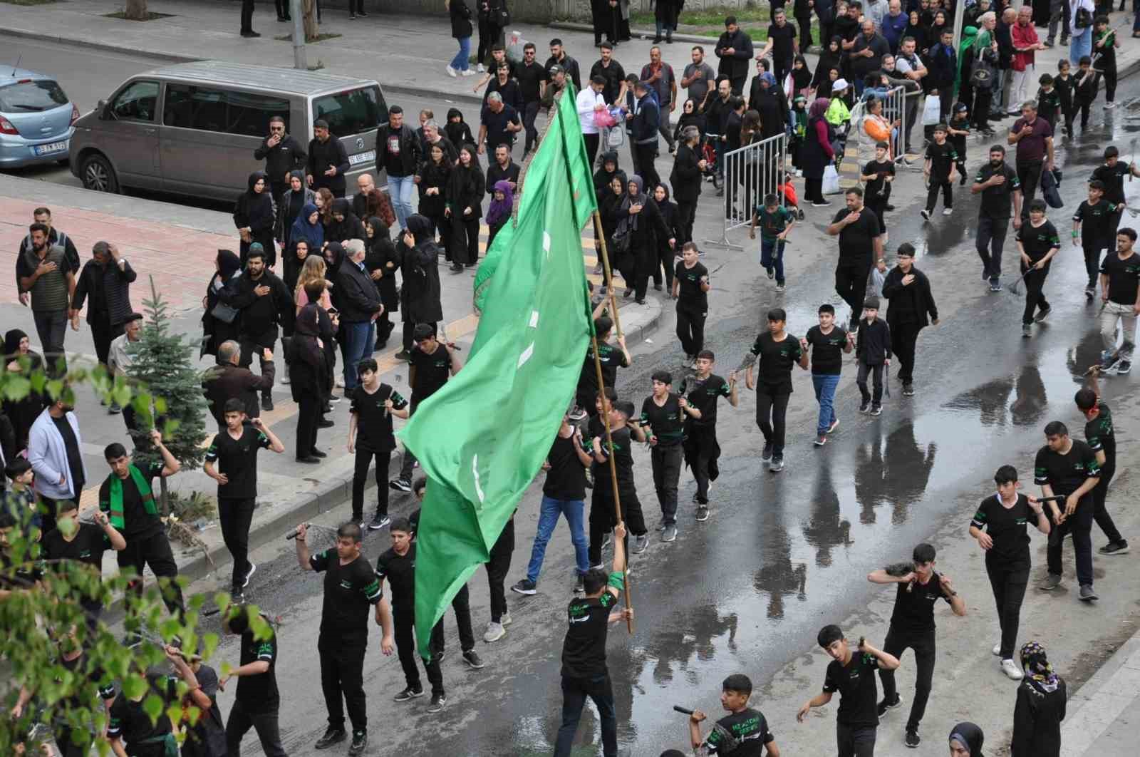 Kars’ta Kerbela şehitlerine ağıtlar yakıldı
