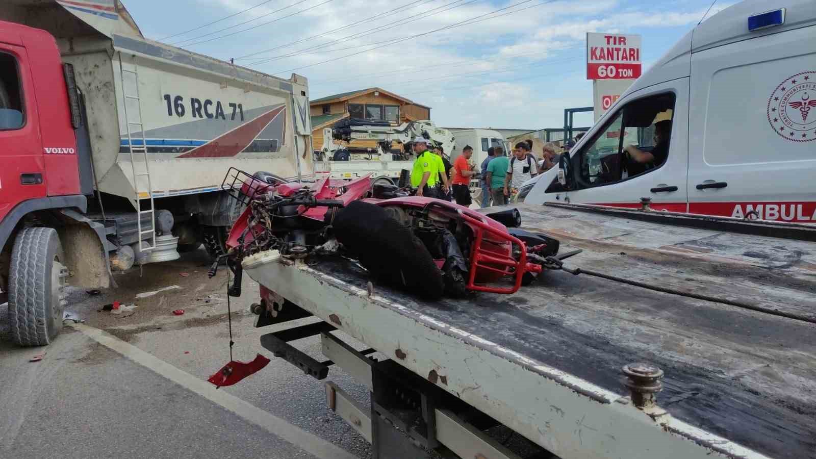 Bursa’da motosiklet kamyonun altına girdi: 1 yaralı
