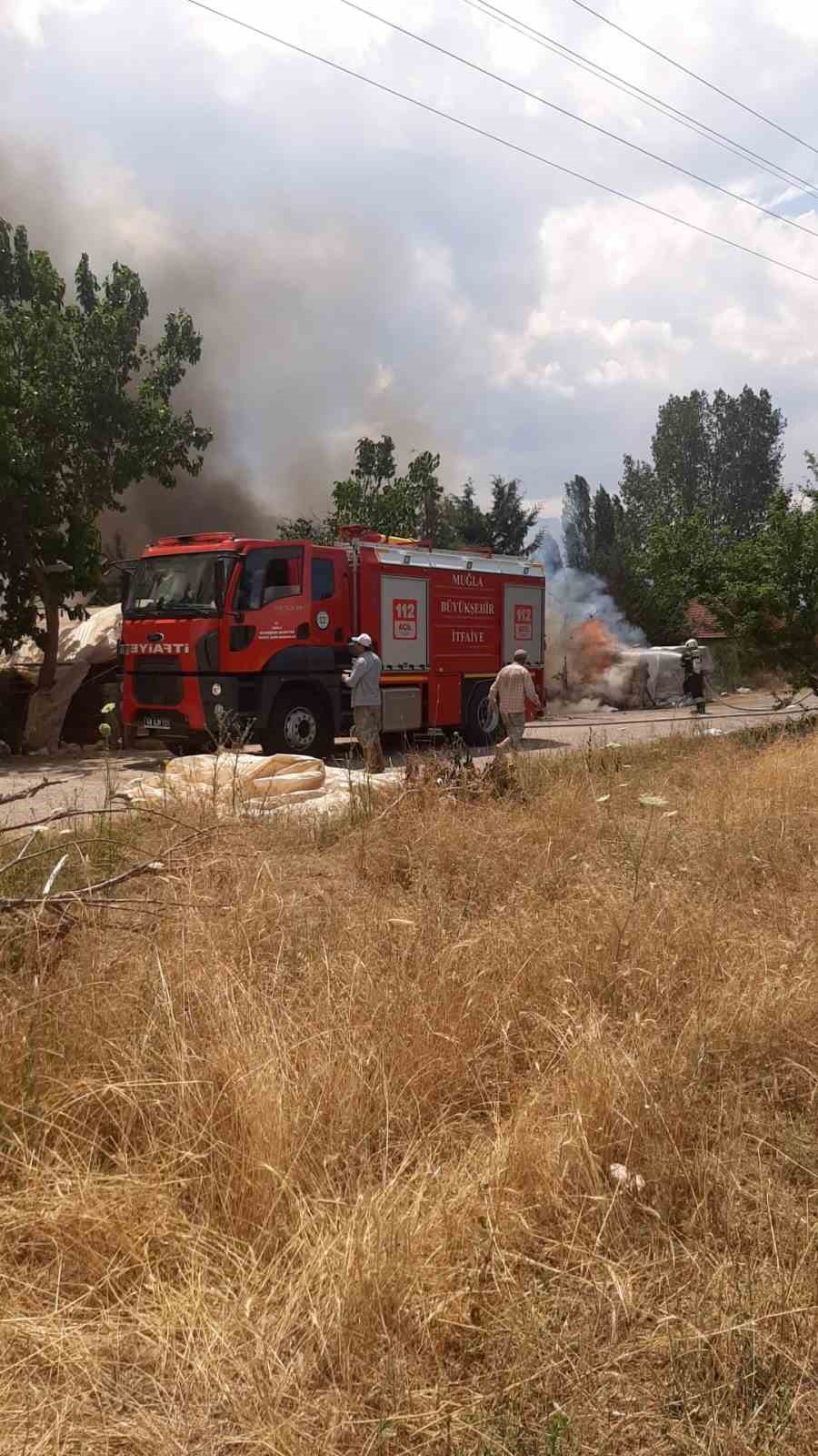 Seydikemer’de alevlere teslim olan ev kullanılamaz hale geldi
