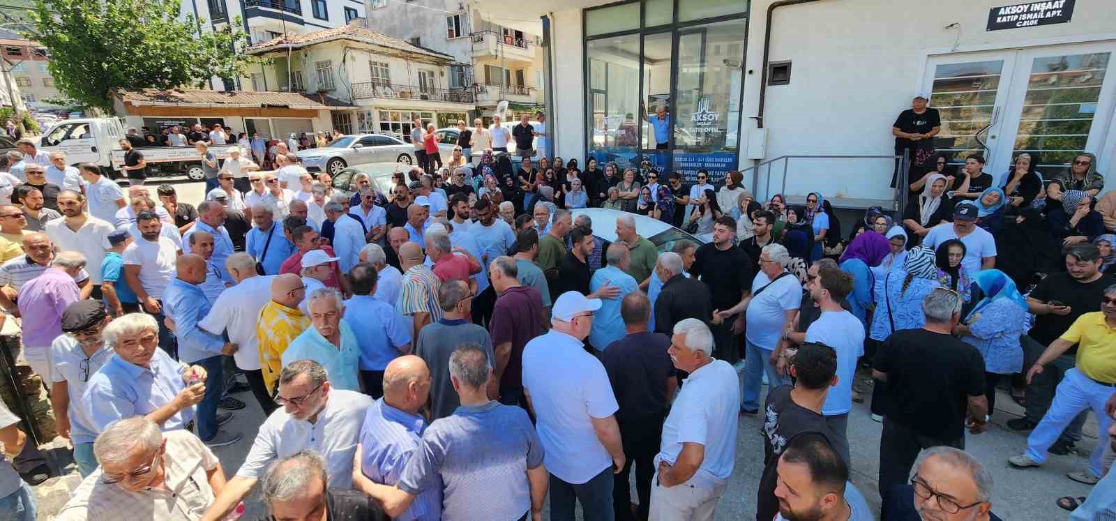 Yalova’da trafik kazasında ölen Osman Akın son yolculuğuna uğurlandı
