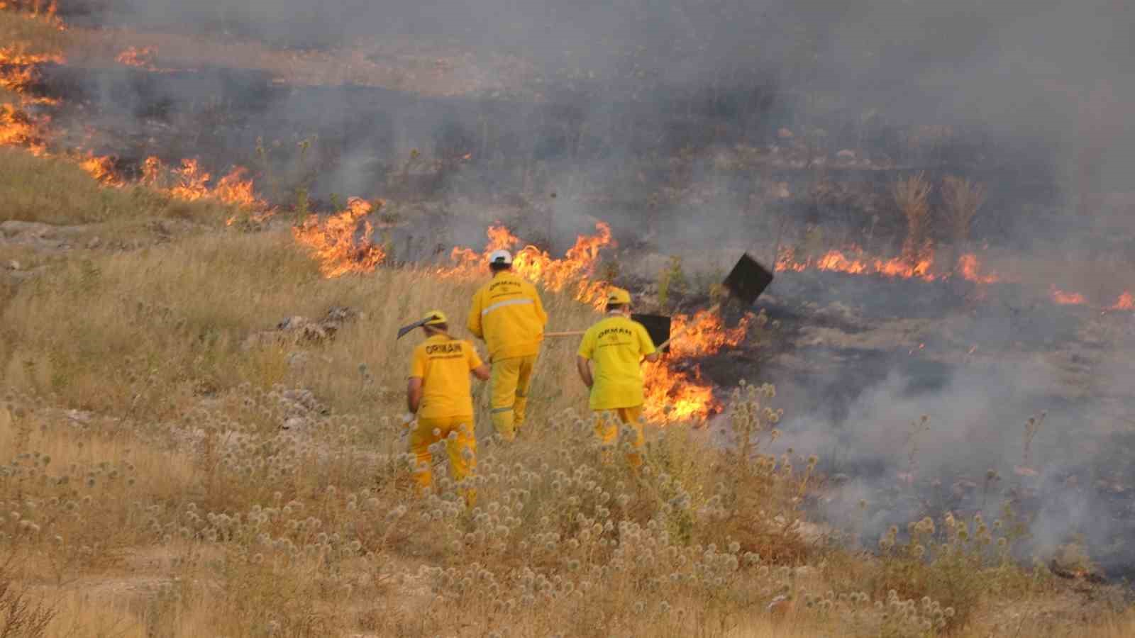 Adıyaman’daki orman yangınına müdahale sürüyor
