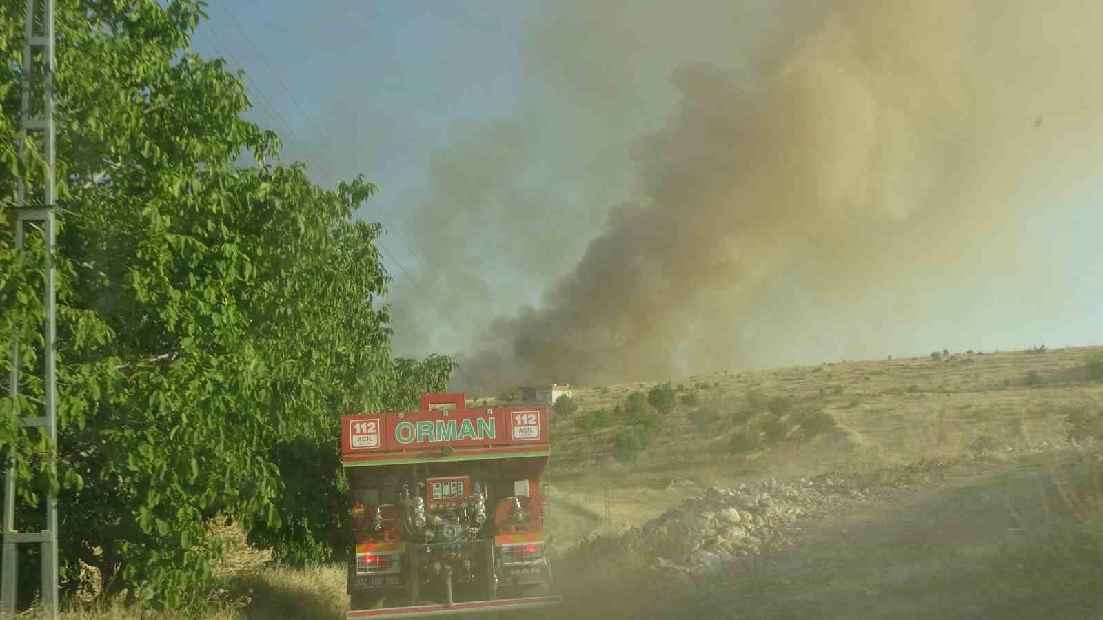 Adıyaman’daki orman yangınına müdahale sürüyor
