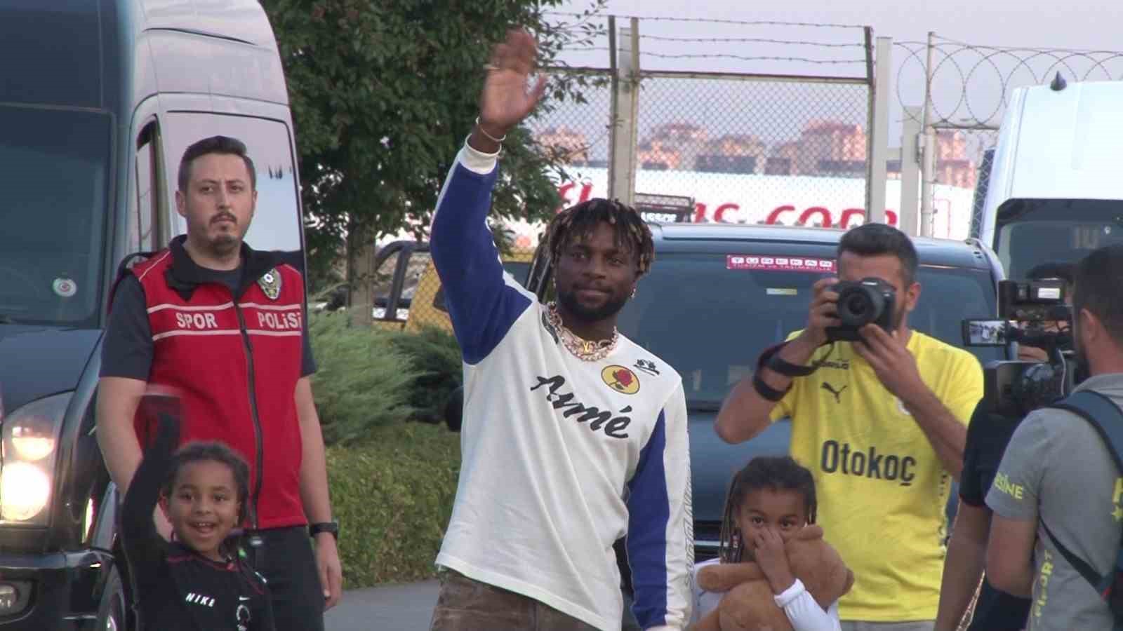 Fenerbahçe’nin yeni transferi Allan Saint-Maximin, İstanbul’a geldi
