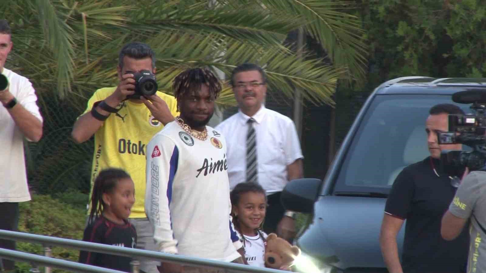 Fenerbahçe’nin yeni transferi Allan Saint-Maximin, İstanbul’a geldi
