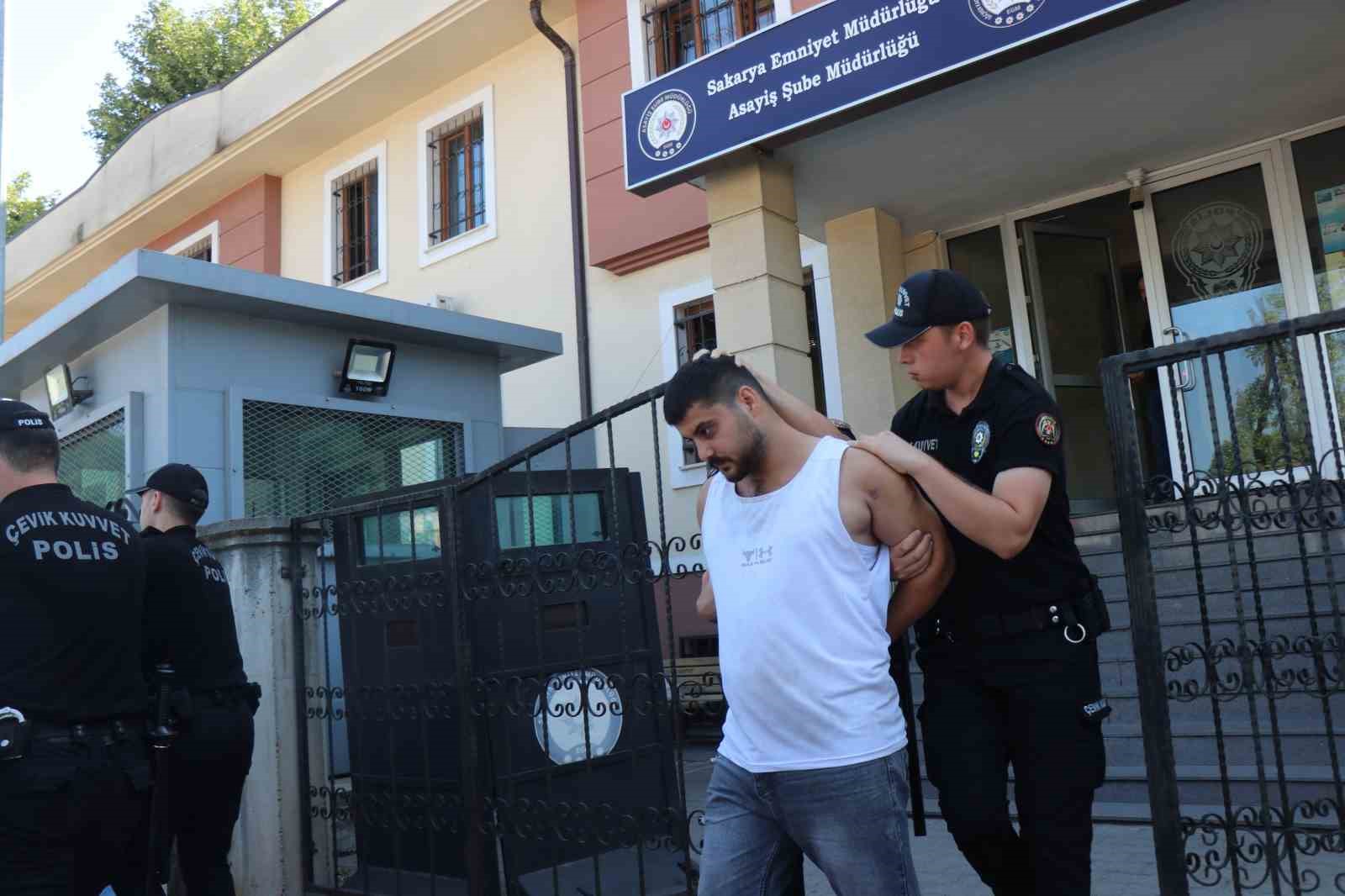 Sakarya’daki kavgada 24 yaşındaki gencin ölümüyle ilgili 4 kişi tutuklandı
