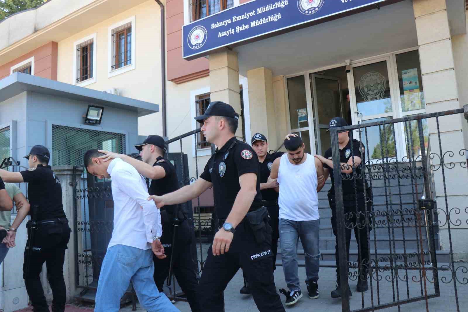 Sakarya’daki kavgada 24 yaşındaki gencin ölümüyle ilgili 4 kişi tutuklandı
