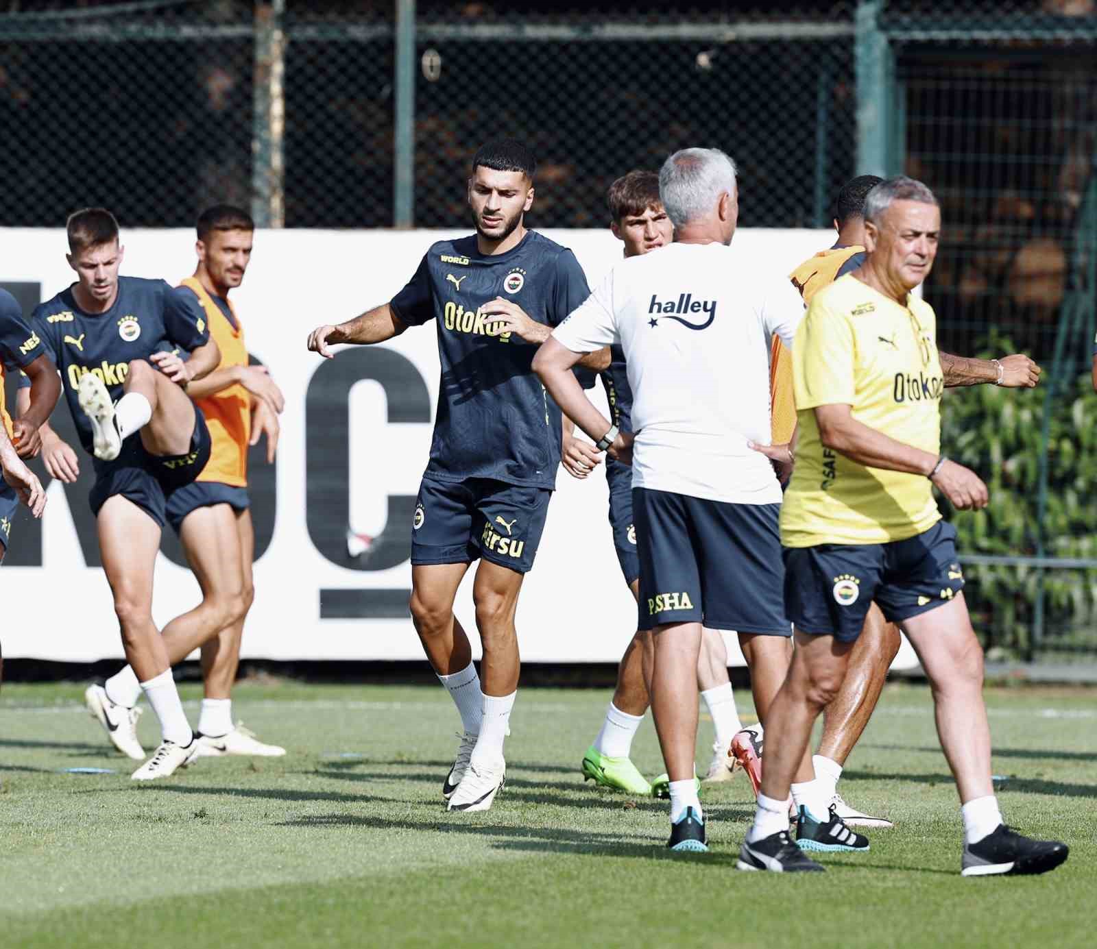 Fenerbahçe’de Oğuz Aydın ilk antrenmanına çıktı
