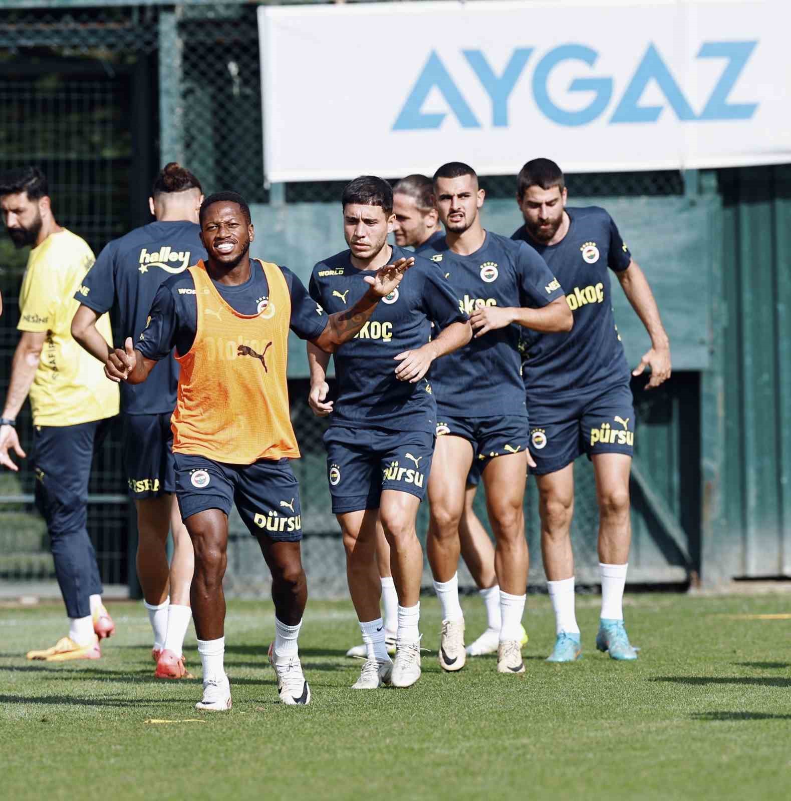 Fenerbahçe’de Oğuz Aydın ilk antrenmanına çıktı
