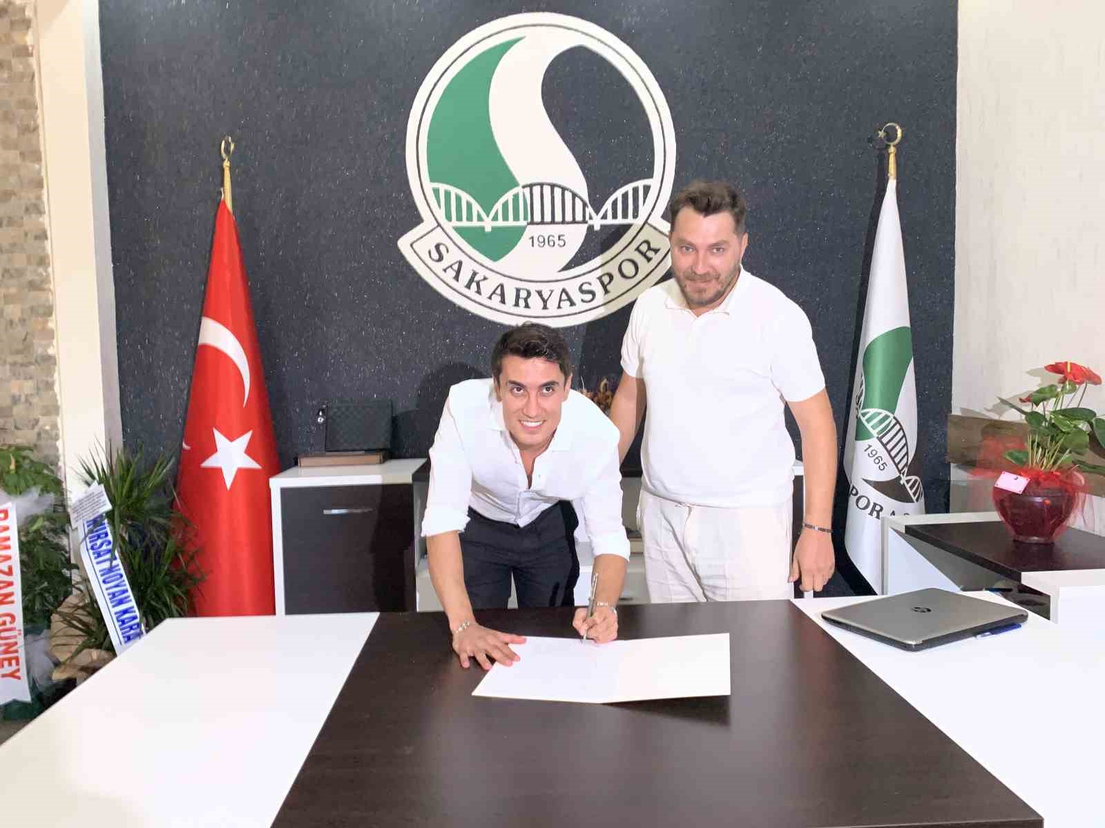 Sakaryaspor, Cebrail Karayel’i kadrosuna kattı
