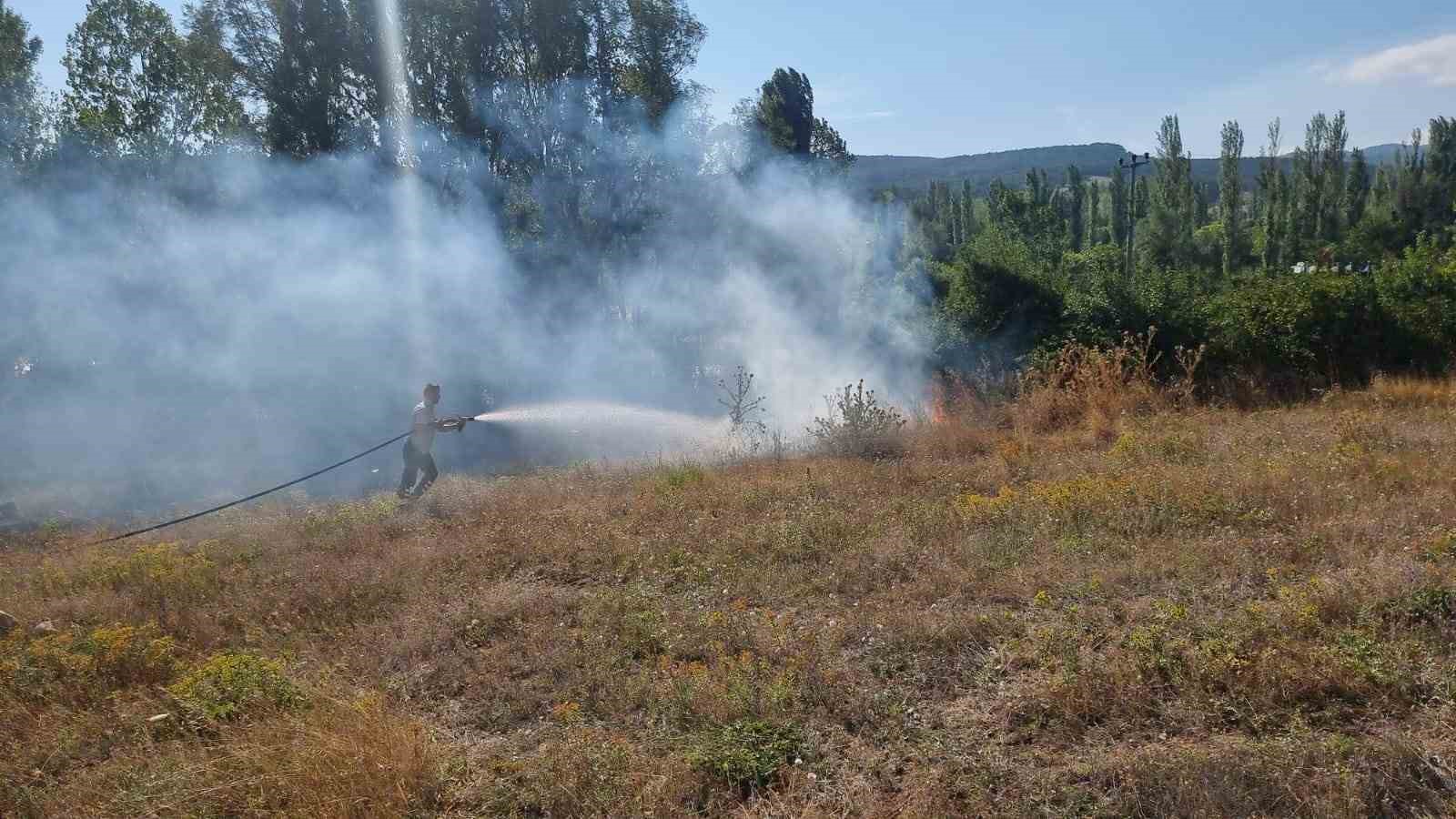 Domaniç’te makilik alanda çıkan yangın korkuttu
