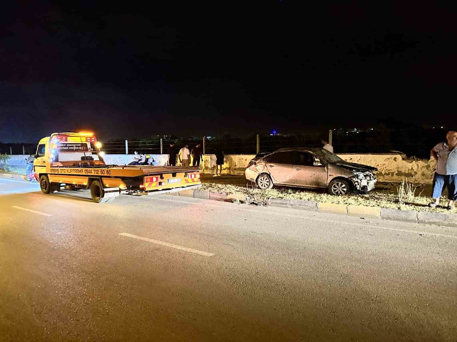 Hatay’da kontrolden çıkan araç takla attı: 1’i ağır 2 yaralı
