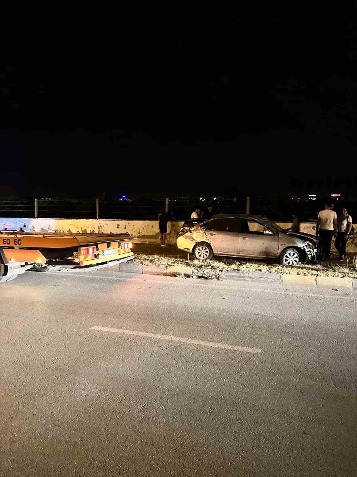 Hatay’da kontrolden çıkan araç takla attı: 1’i ağır 2 yaralı
