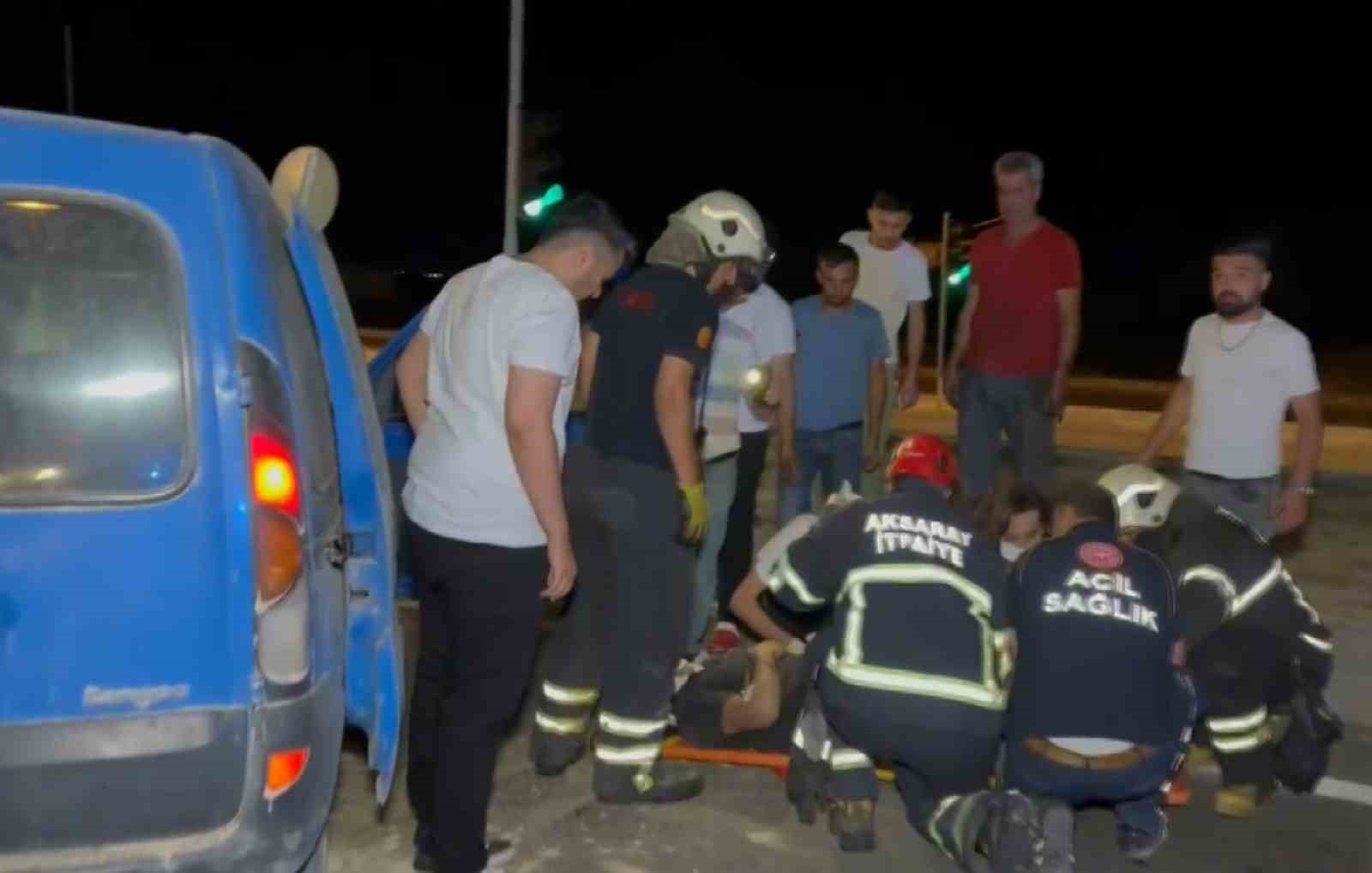 Aksaray’da hafif ticari araç ile otomobil çarpıştı: 4 yaralı
