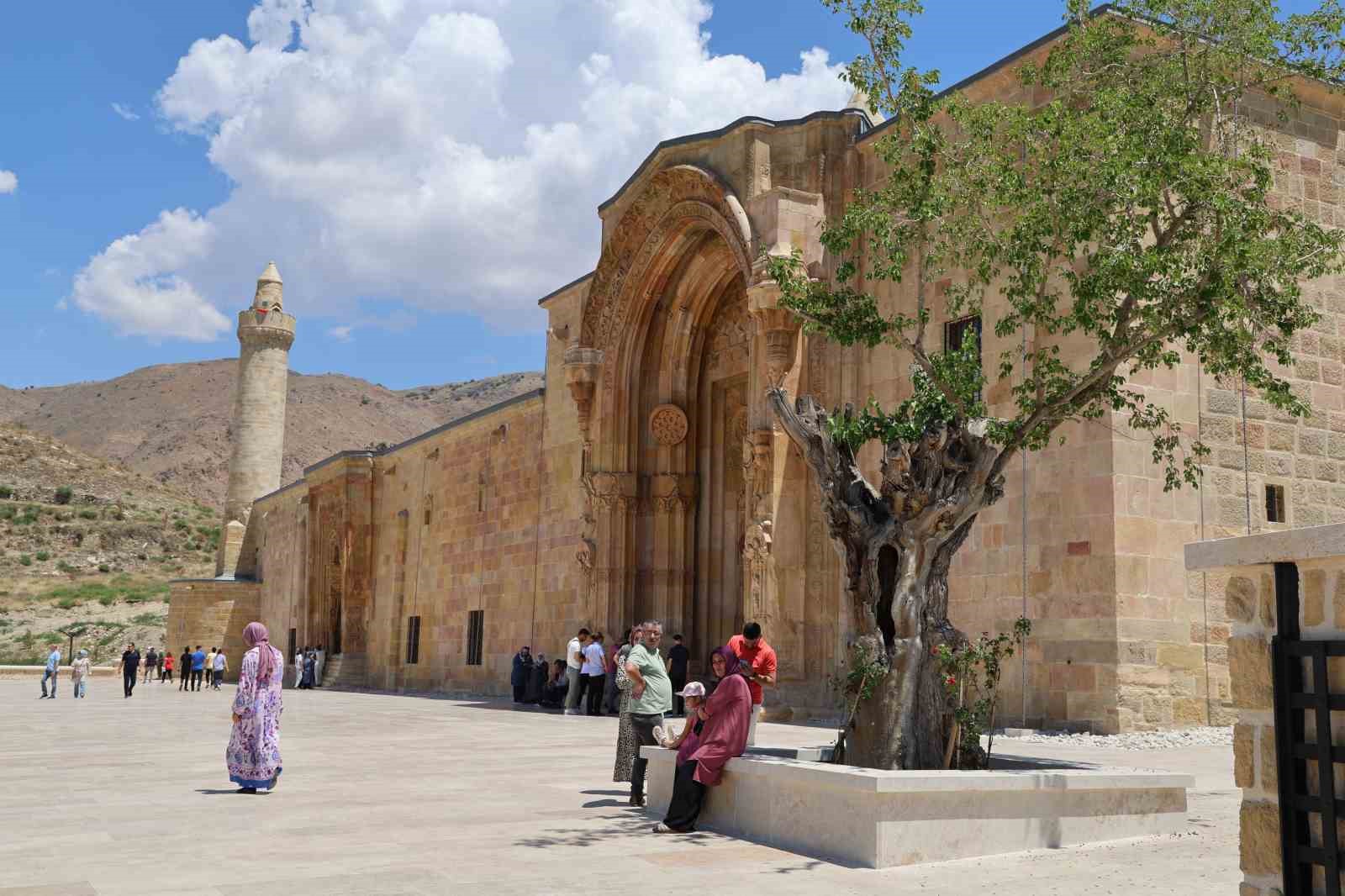 Anadolu’nun El Hamrası’nda ziyaretçi yoğunluğu
