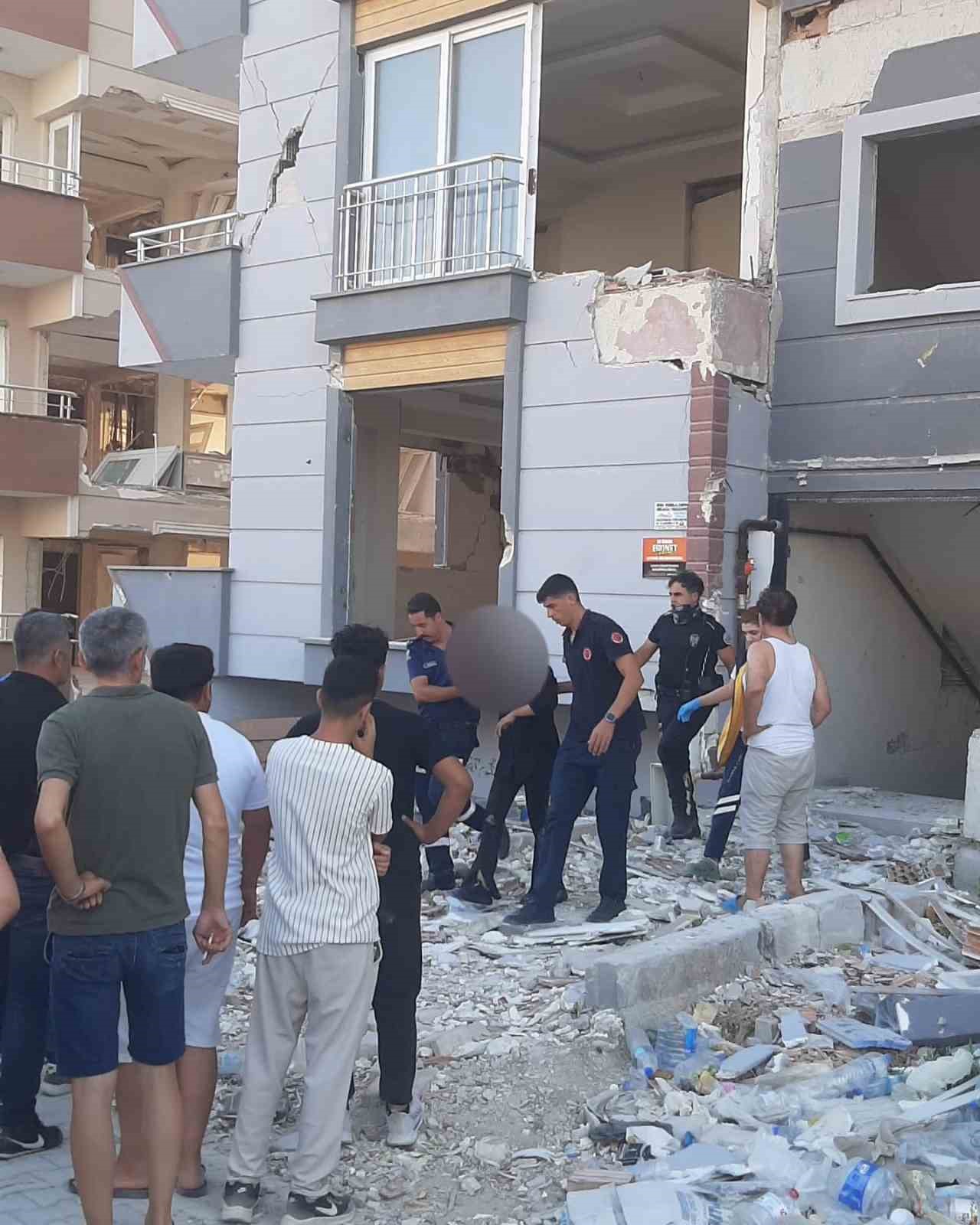 İntihar etmek için 5 katlı apartmana çıkan şahıs ikna edildi
