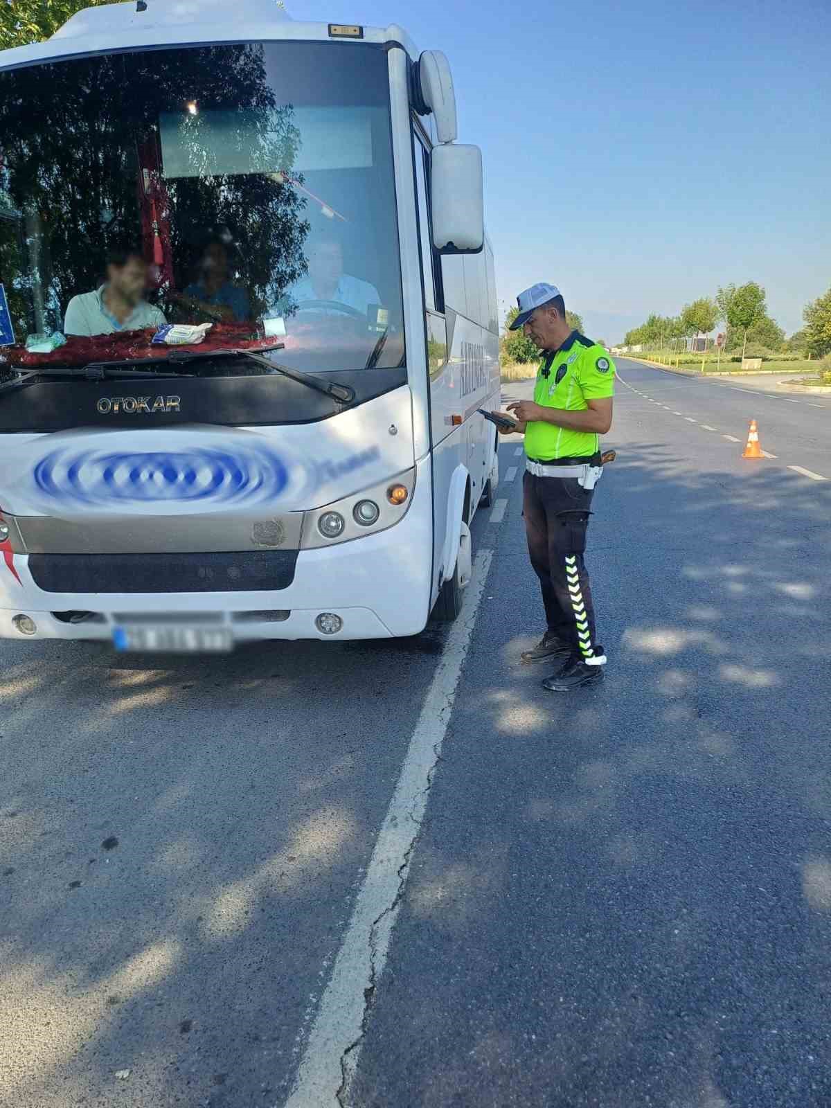 Denizli emniyeti yolcu otobüslerini denetledi
