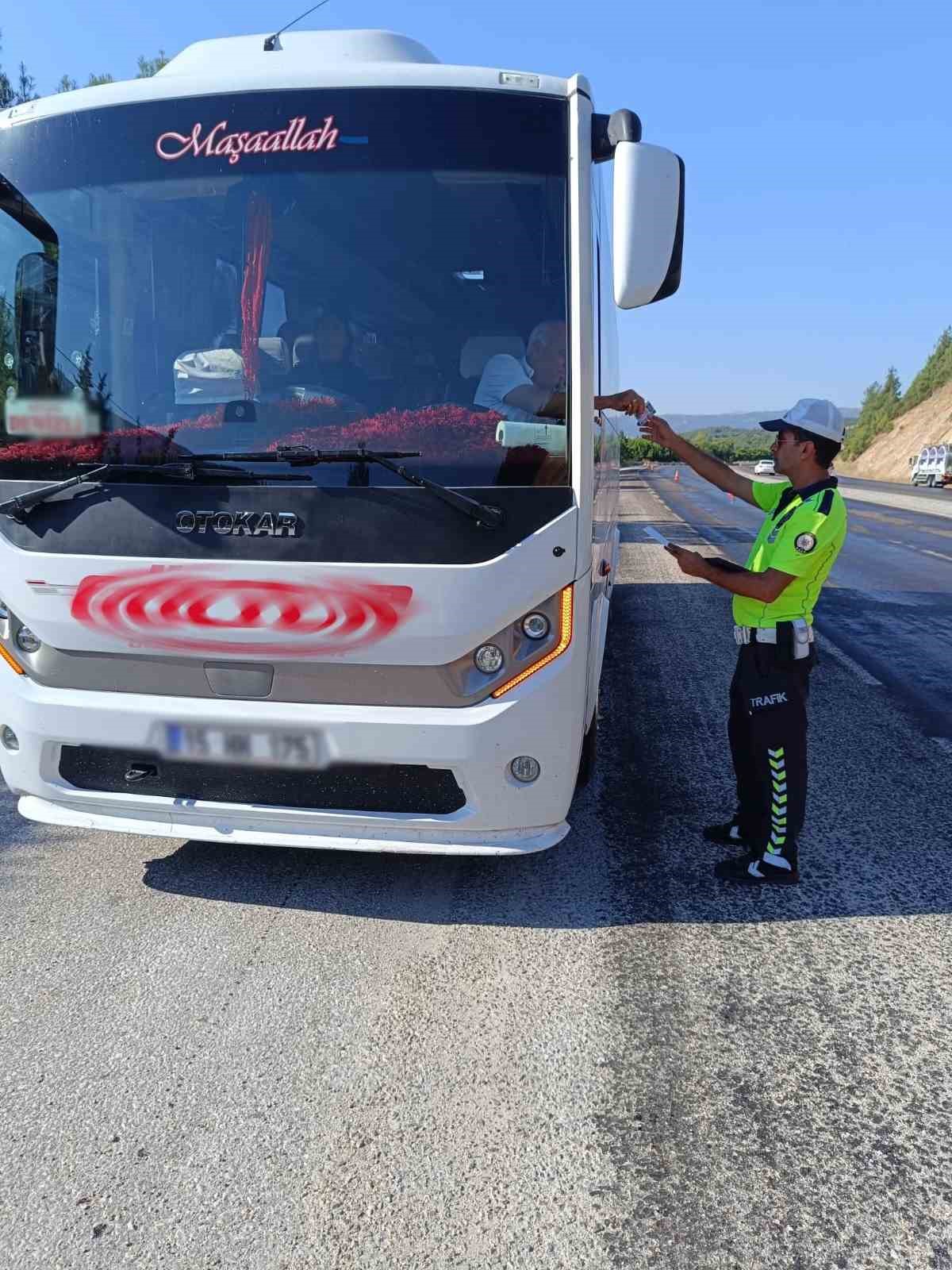 Denizli emniyeti yolcu otobüslerini denetledi
