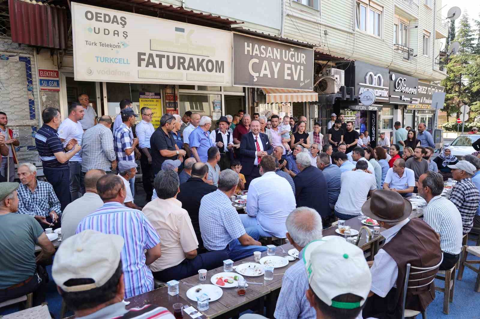 Başkan Yalım, Nuri Şeker Caddesi’nde esnaf ve vatandaşla buluştu
