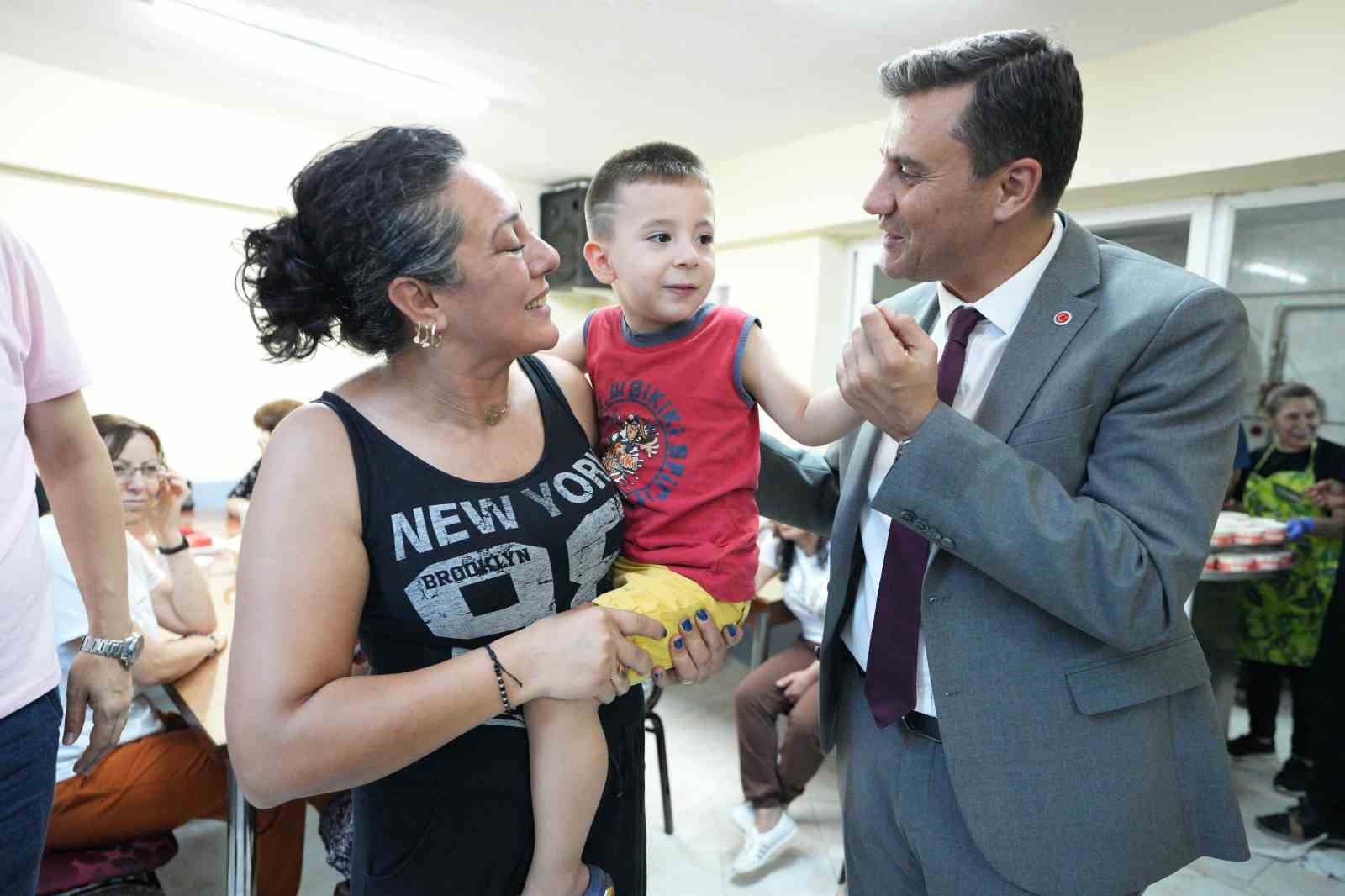 Başkan Zeyrek, Manisa Cemevi’nde oruç açtı
