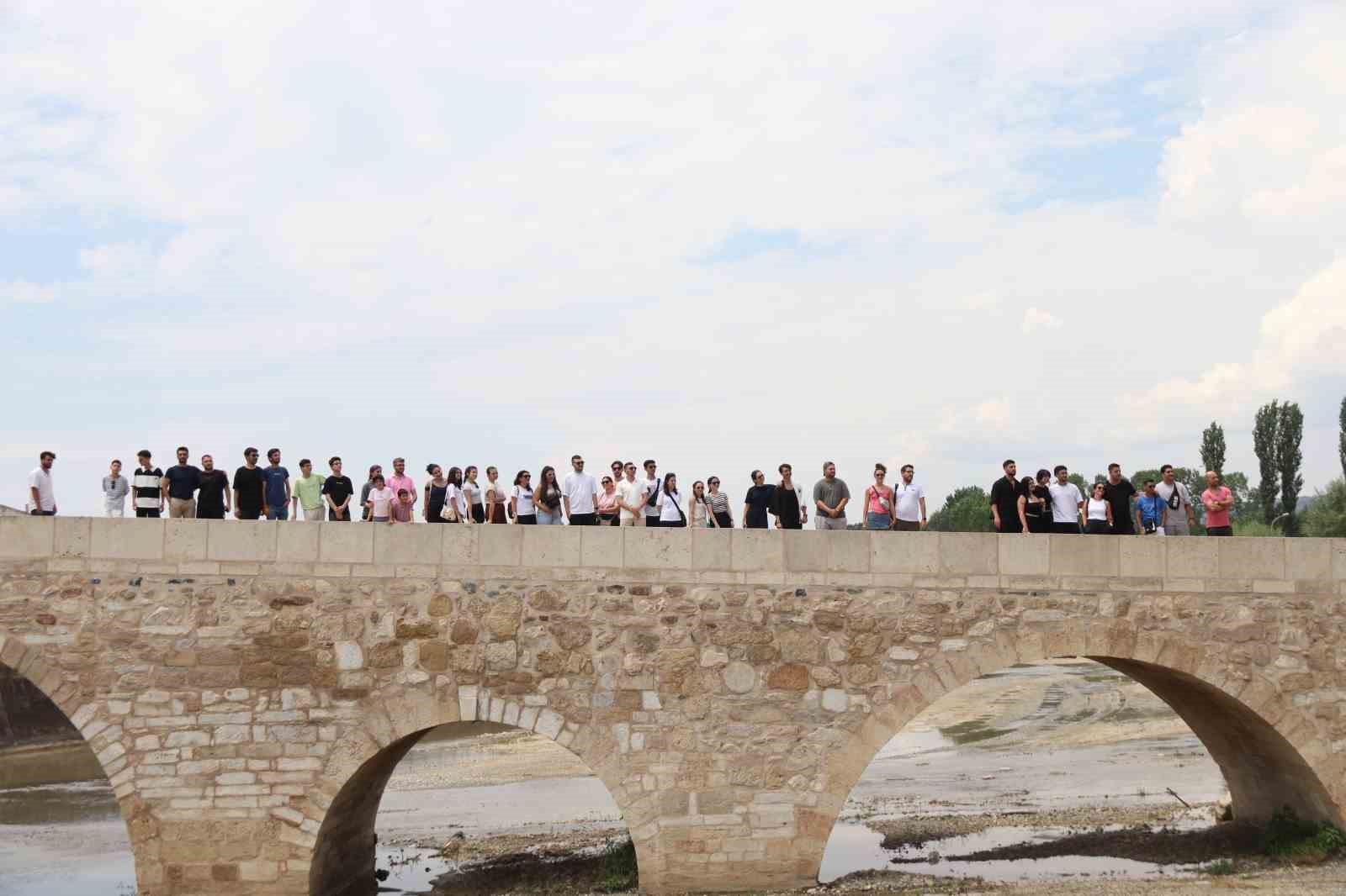 İlk kez memleketlerini ziyaret edip doyasıya eğlendiler
