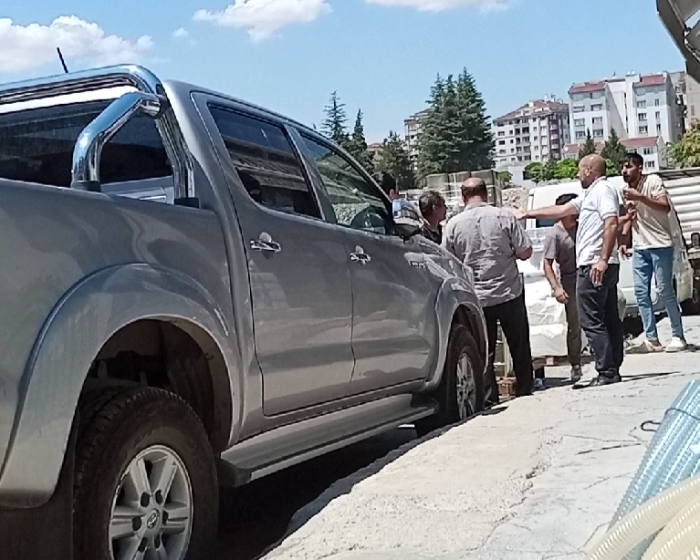 Sivil polisle esnaf arasında yol verme tartışması karakolda bitti
