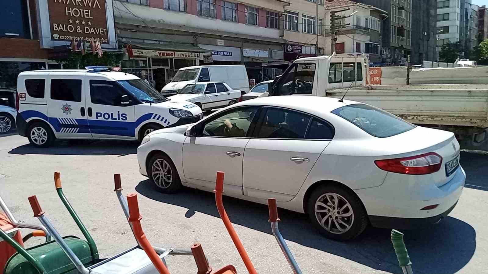 Sivil polisle esnaf arasında yol verme tartışması karakolda bitti
