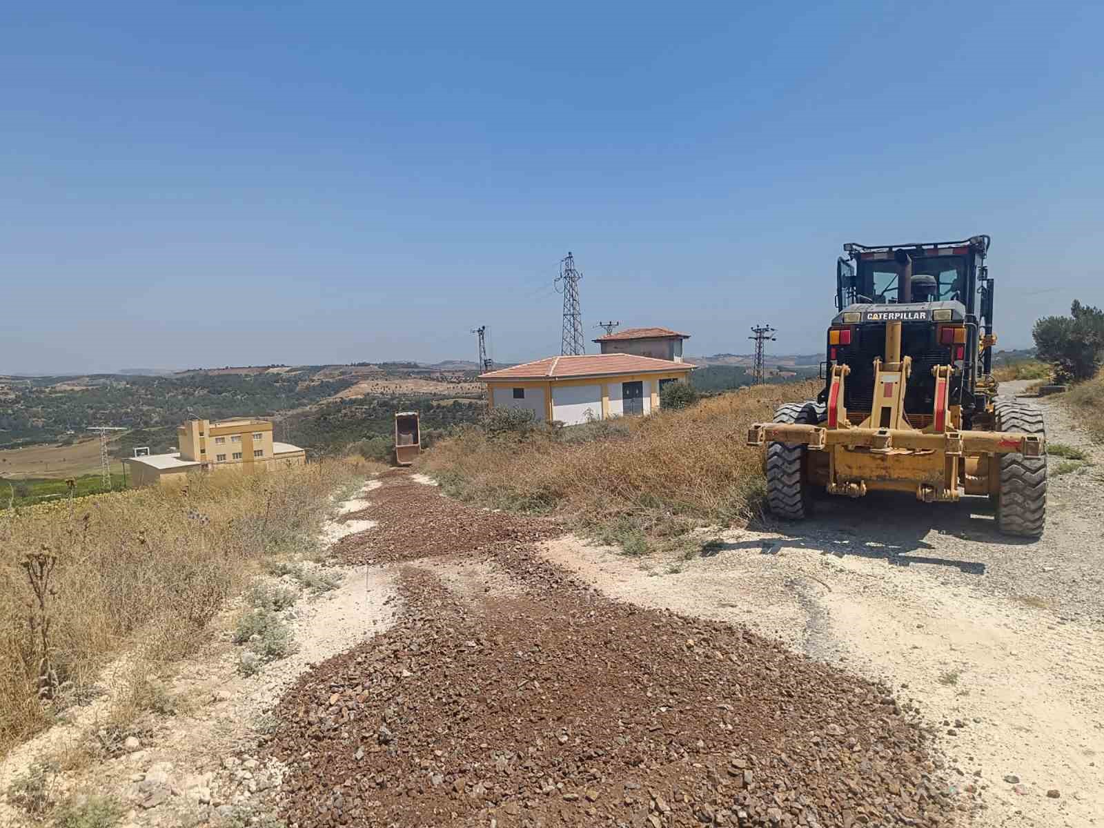 Tarsus Belediyesi kırsal mahallelerdeki yol çalışmasına hız verdi
