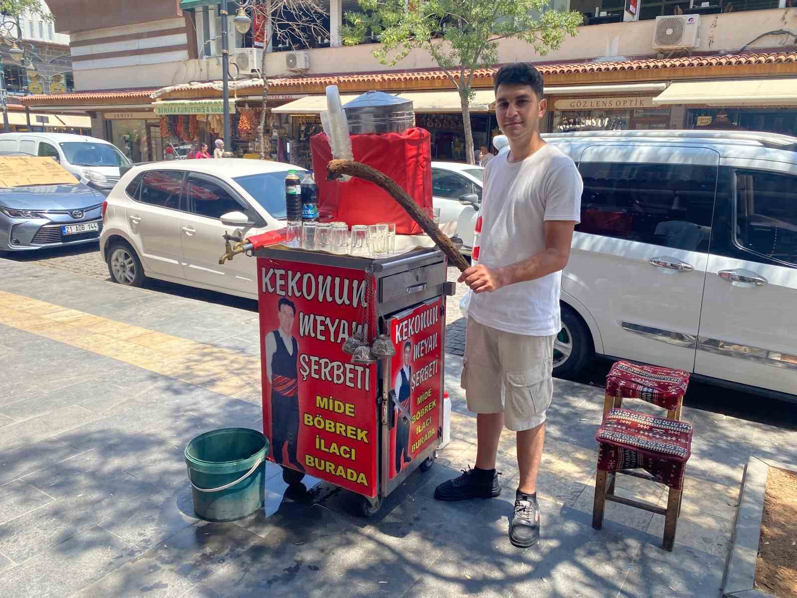 Diyarbakır’da 2 saatte hazırlanan içecek sıcak havaların vazgeçilmezi
