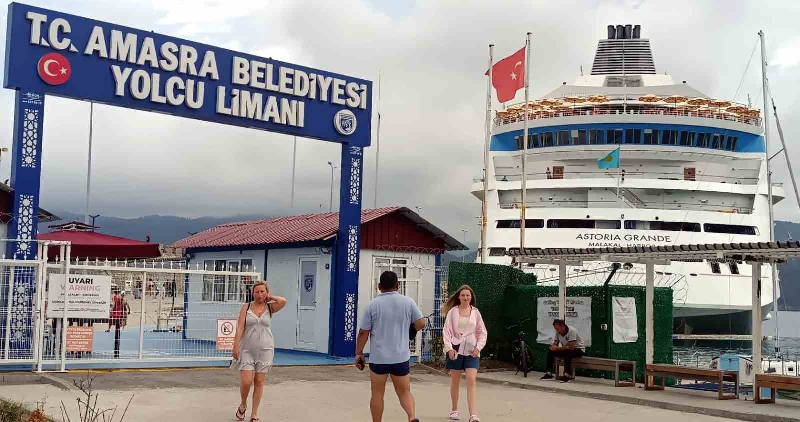 Rus turistlerin Amasra’ya ilgisi sürüyor
