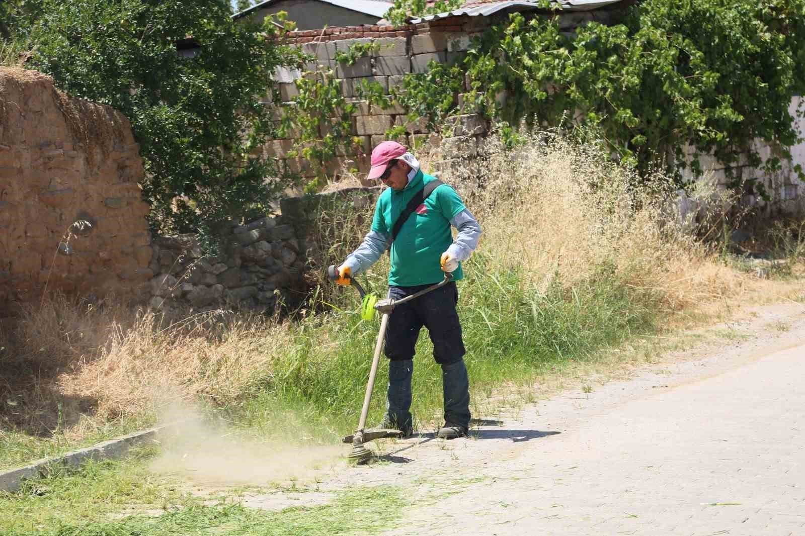 Efeler’in çalışmalarıyla mahalleler daha temiz ve düzenli
