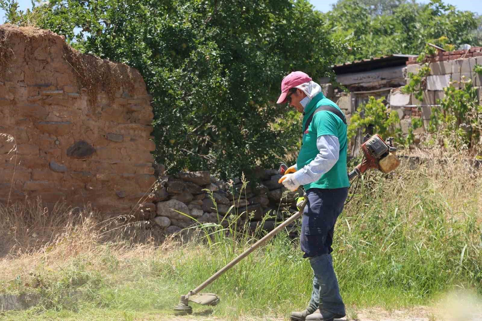 Efeler’in çalışmalarıyla mahalleler daha temiz ve düzenli
