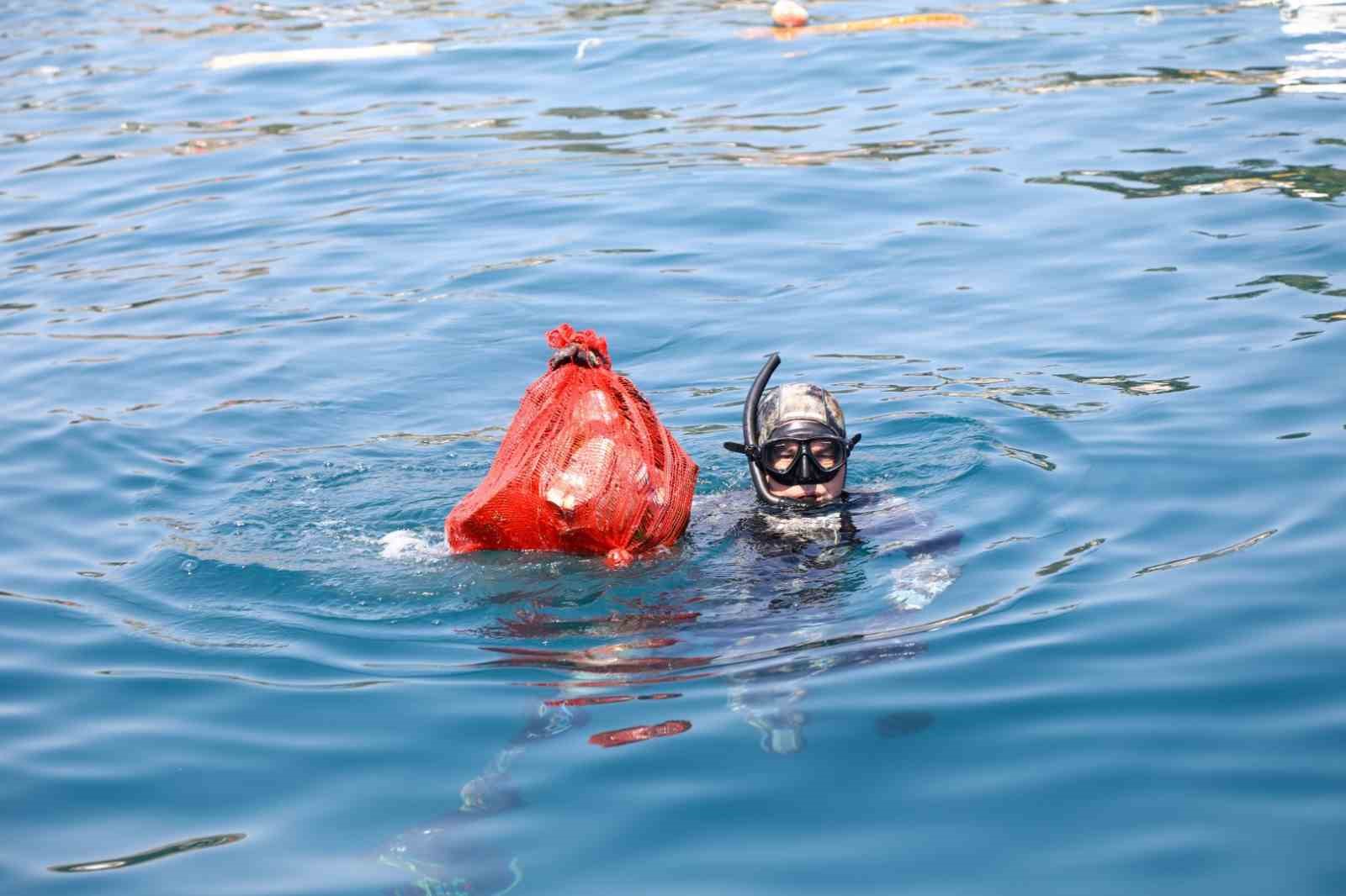 Türkbükü’nde deniz dibi temizliği
